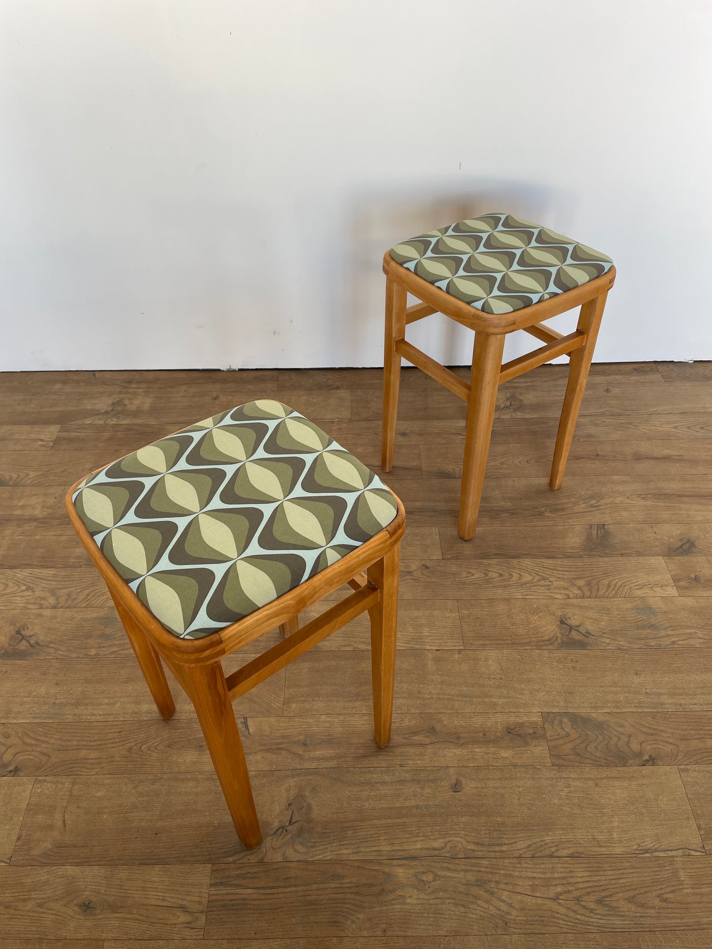 Pair of Vintage Wooden Stools – Mid-Century Modern Retro Design with Patterned Upholstered Seats