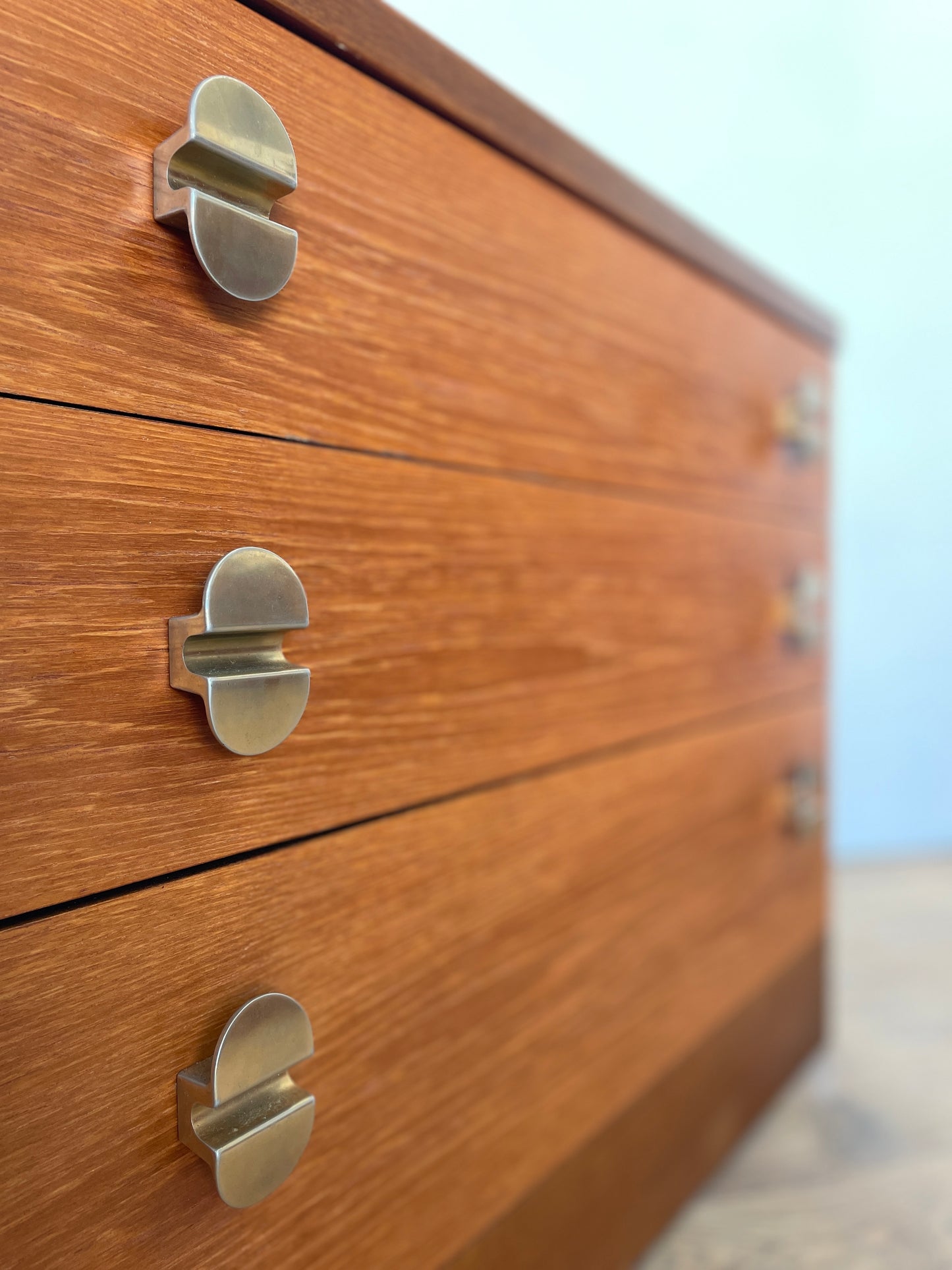 Vintage Stag Chest of Drawers – Mid-Century Modern 3 Drawer Teak Effect Dresser w/ Metal Handles