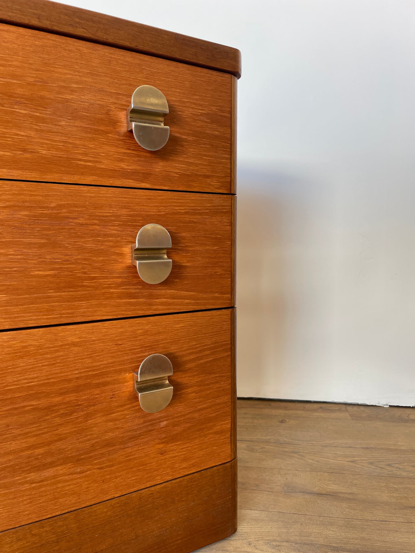 Vintage Stag Chest of Drawers – Mid-Century Modern 3 Drawer Teak Effect Dresser w/ Metal Handles