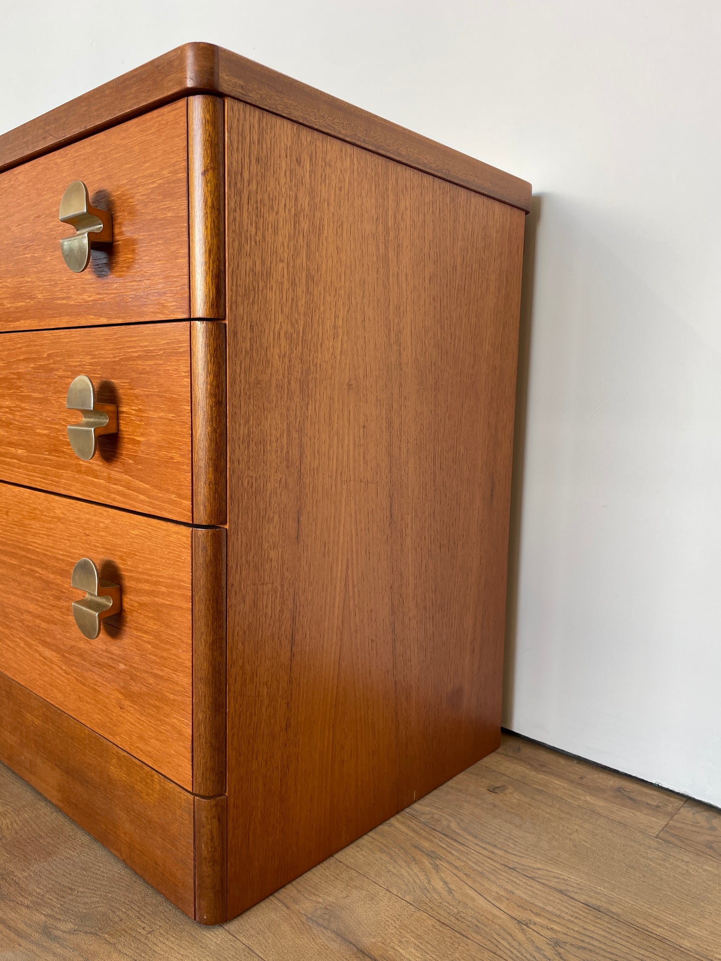 Vintage Stag Chest of Drawers – Mid-Century Modern 3 Drawer Teak Effect Dresser w/ Metal Handles