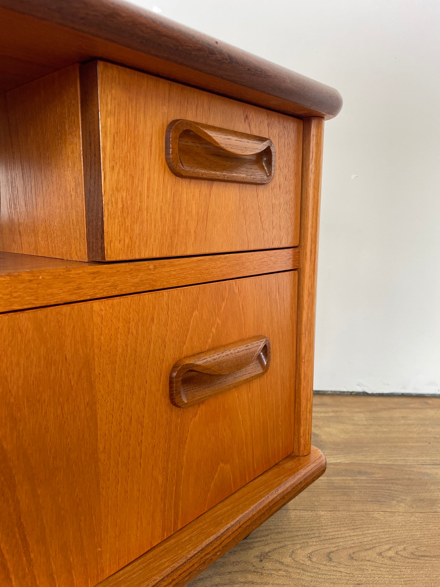 Vintage G Plan Teak TV Unit with Drawers on Castors – Mid-Century Modern