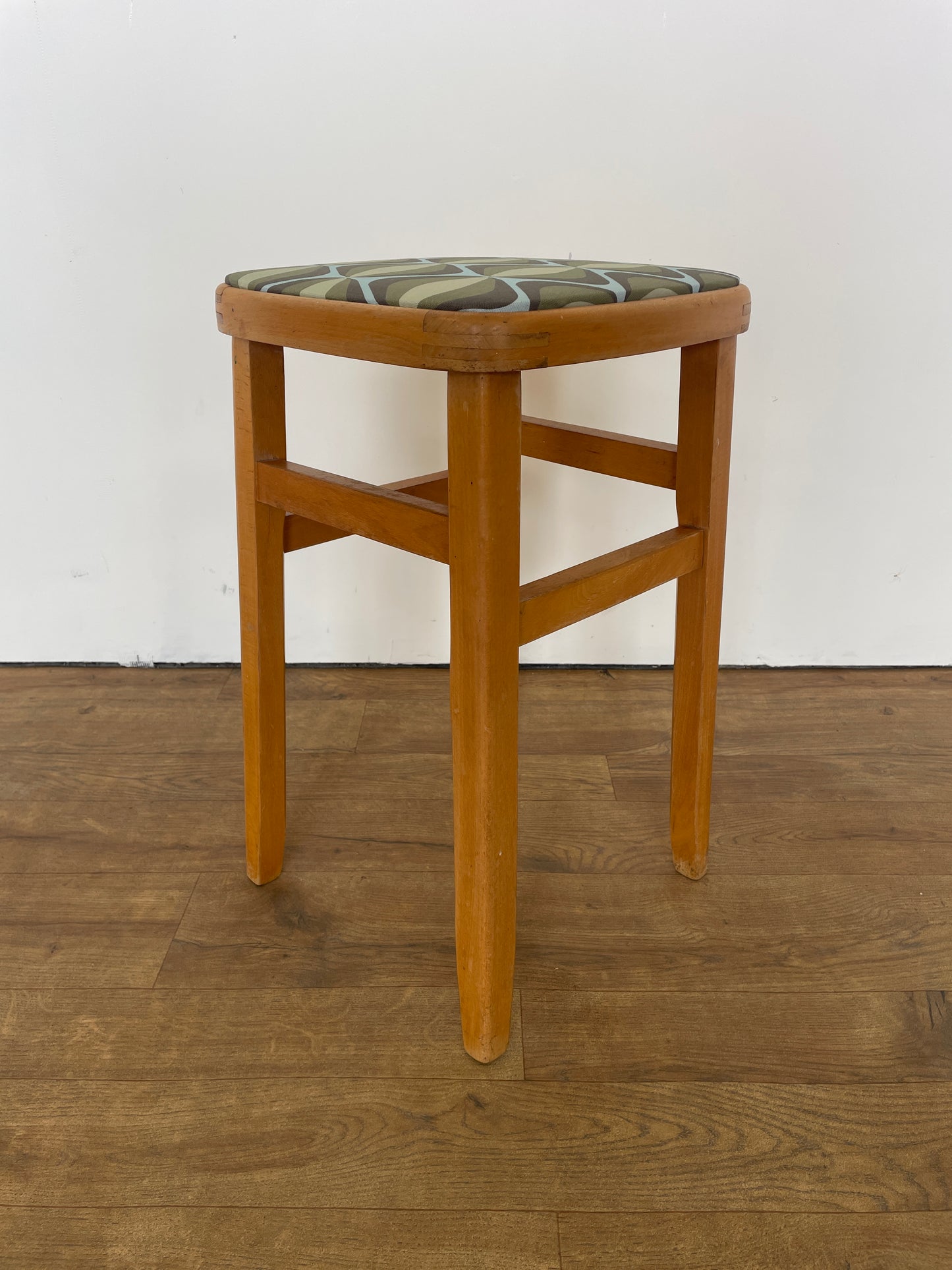 Vintage Retro Bar Stool – Mid-Century Modern Style with Patterned Cushions
