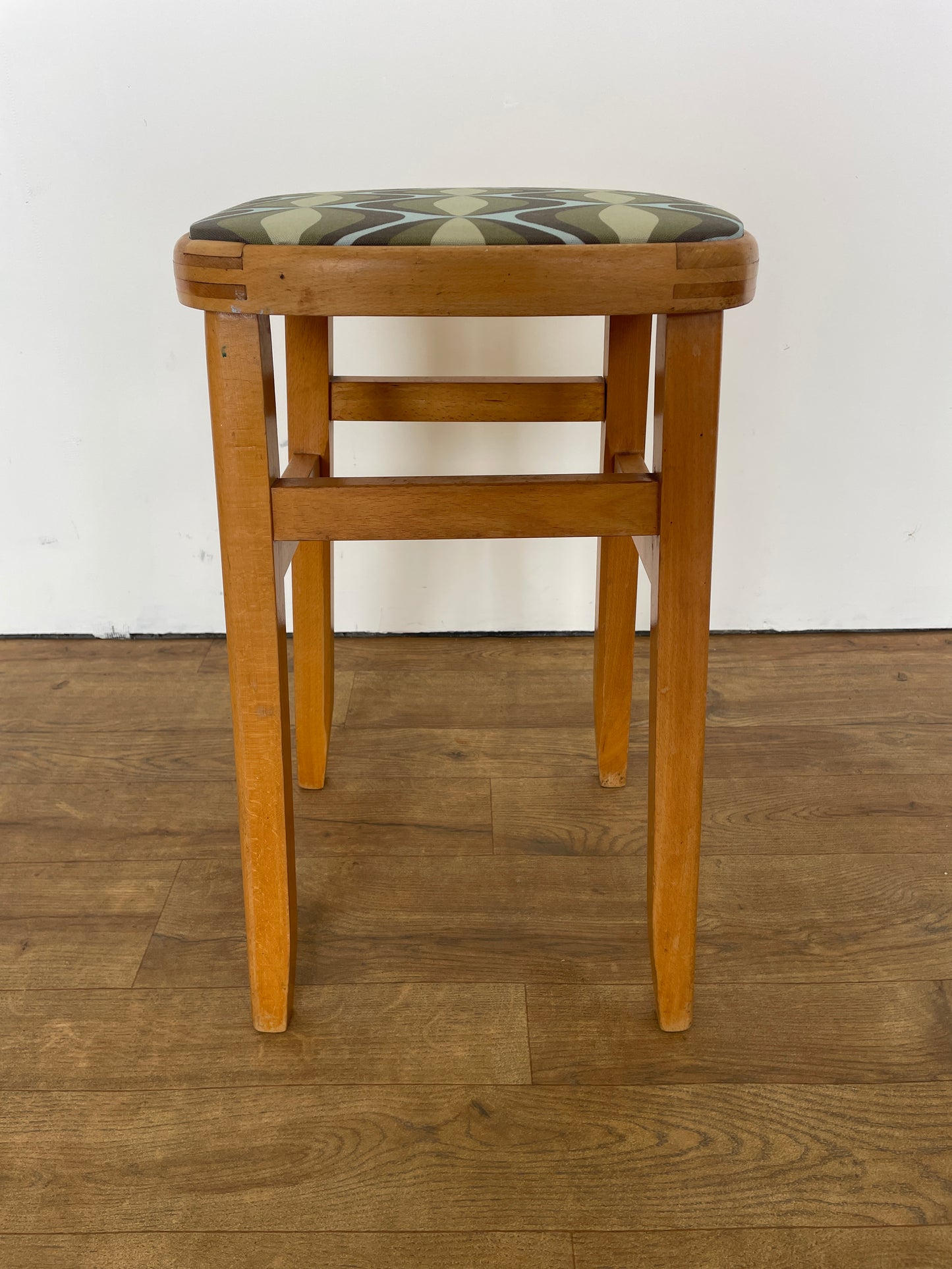 Vintage Retro Bar Stool – Mid-Century Modern Style with Patterned Cushions