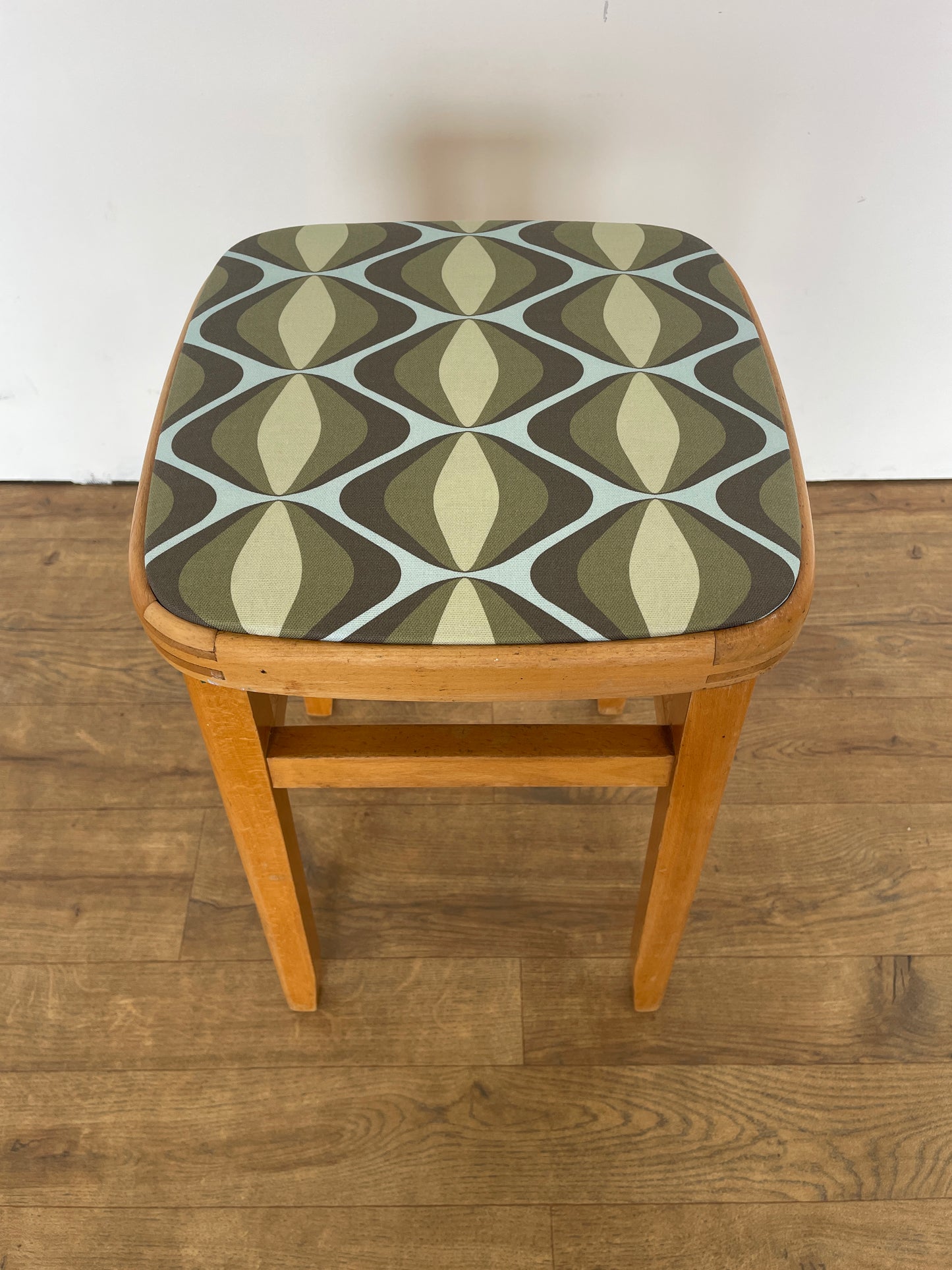 Vintage Retro Bar Stool – Mid-Century Modern Style with Patterned Cushions