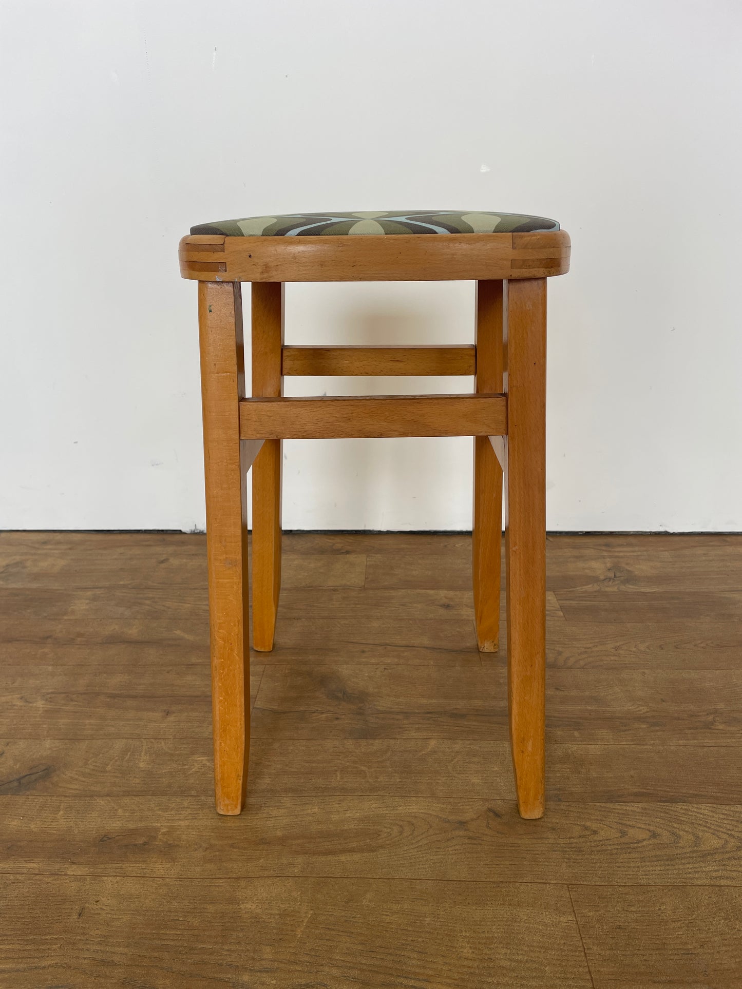 Vintage Retro Bar Stool – Mid-Century Modern Style with Patterned Cushions