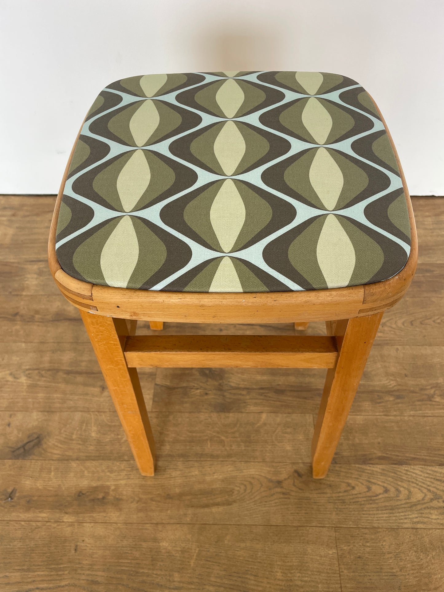 Vintage Retro Bar Stool – Mid-Century Modern Style with Patterned Cushions