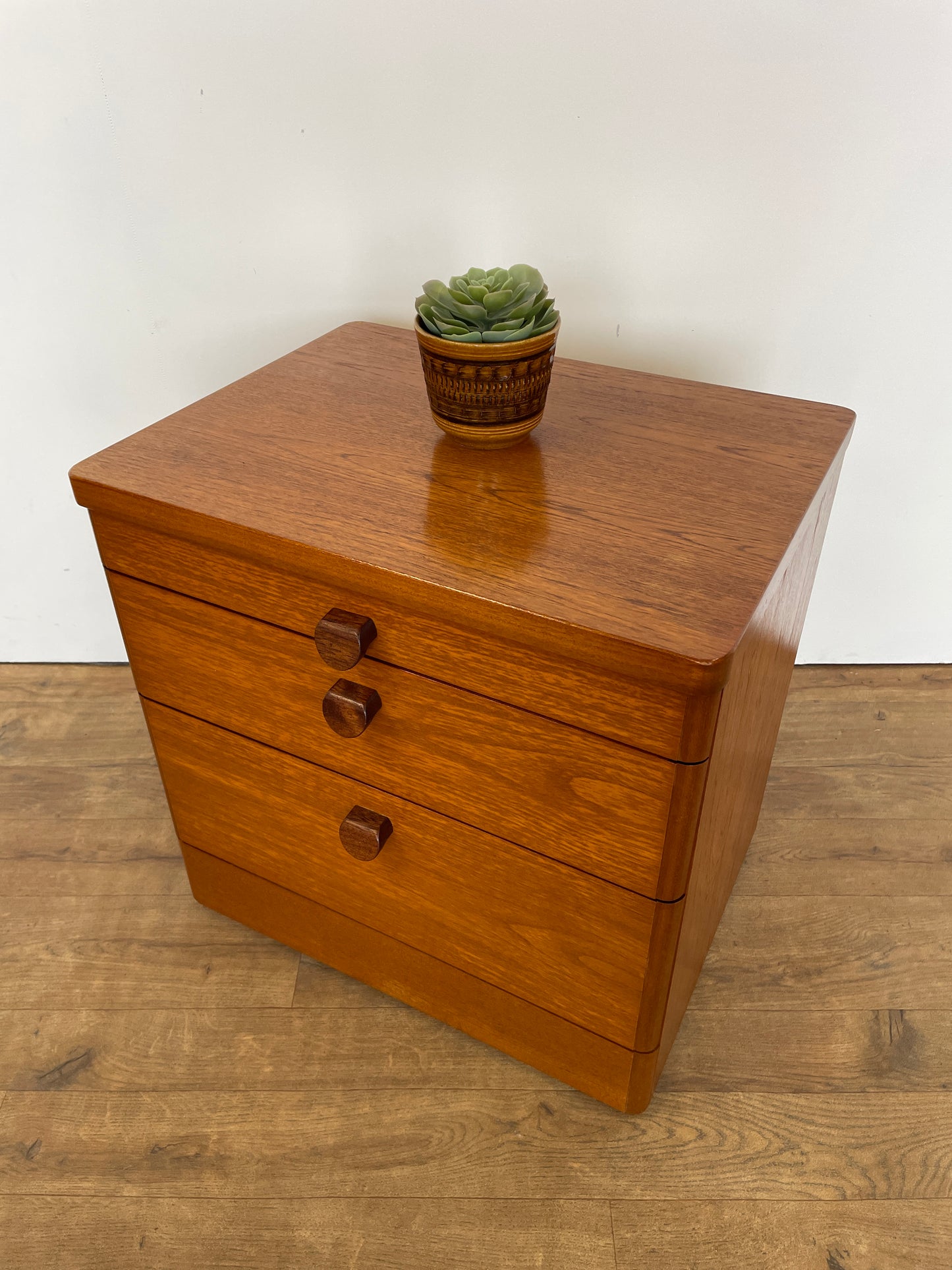 Mid-Century Stag Bedside Cabinet – Vintage Teak Nightstand