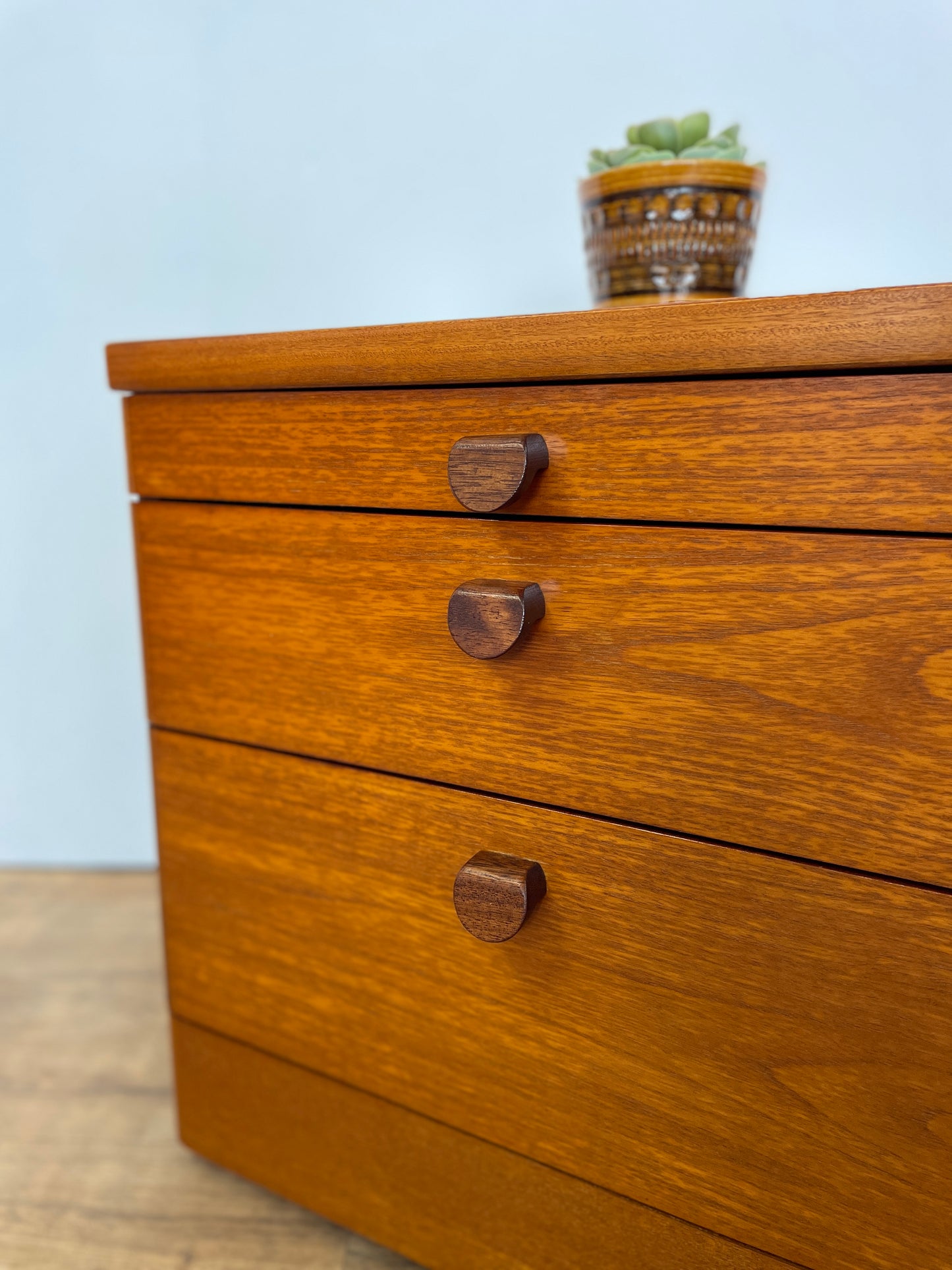 Mid-Century Stag Bedside Cabinet – Vintage Teak Nightstand
