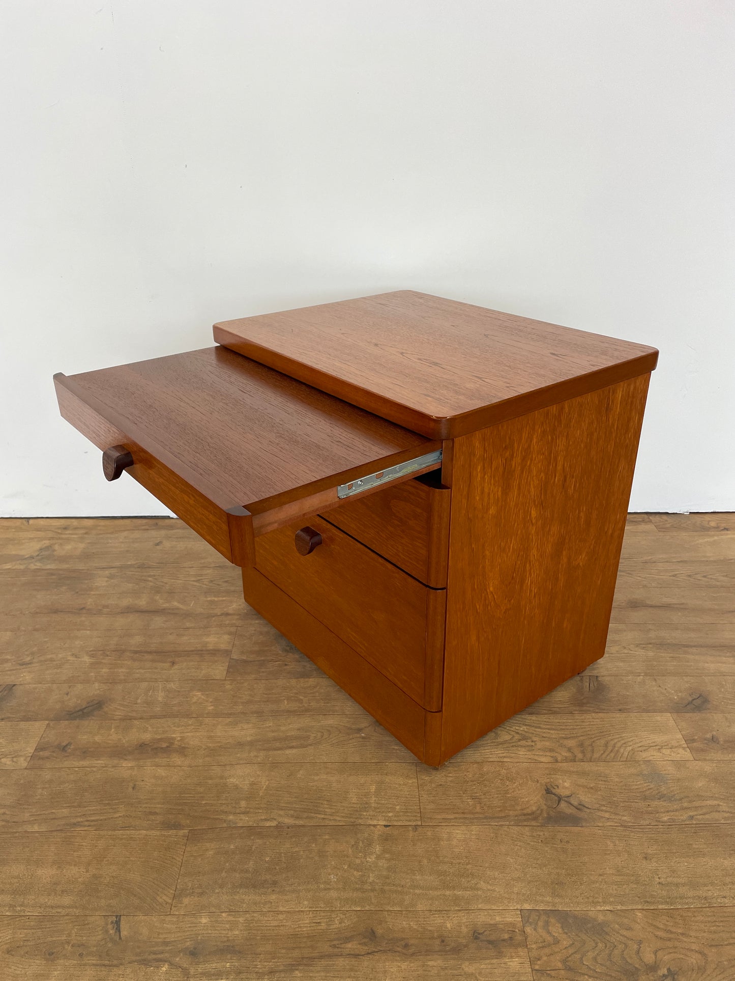 Mid-Century Stag Bedside Cabinet – Vintage Teak Nightstand