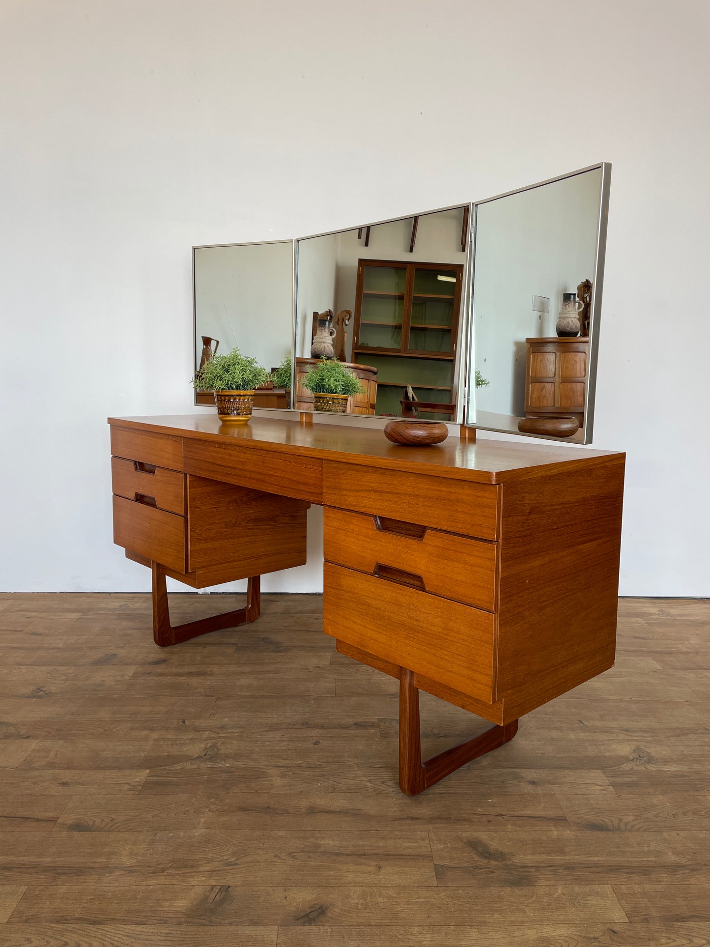 Mid-Century Uniflex Dressing Table by Gunther Hoffstead with Mirrors