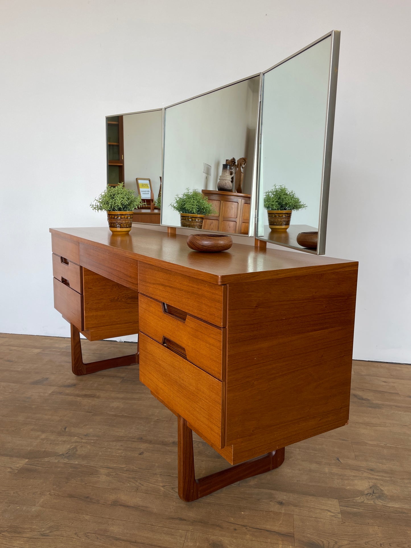 Mid-Century Uniflex Dressing Table by Gunther Hoffstead with Mirrors