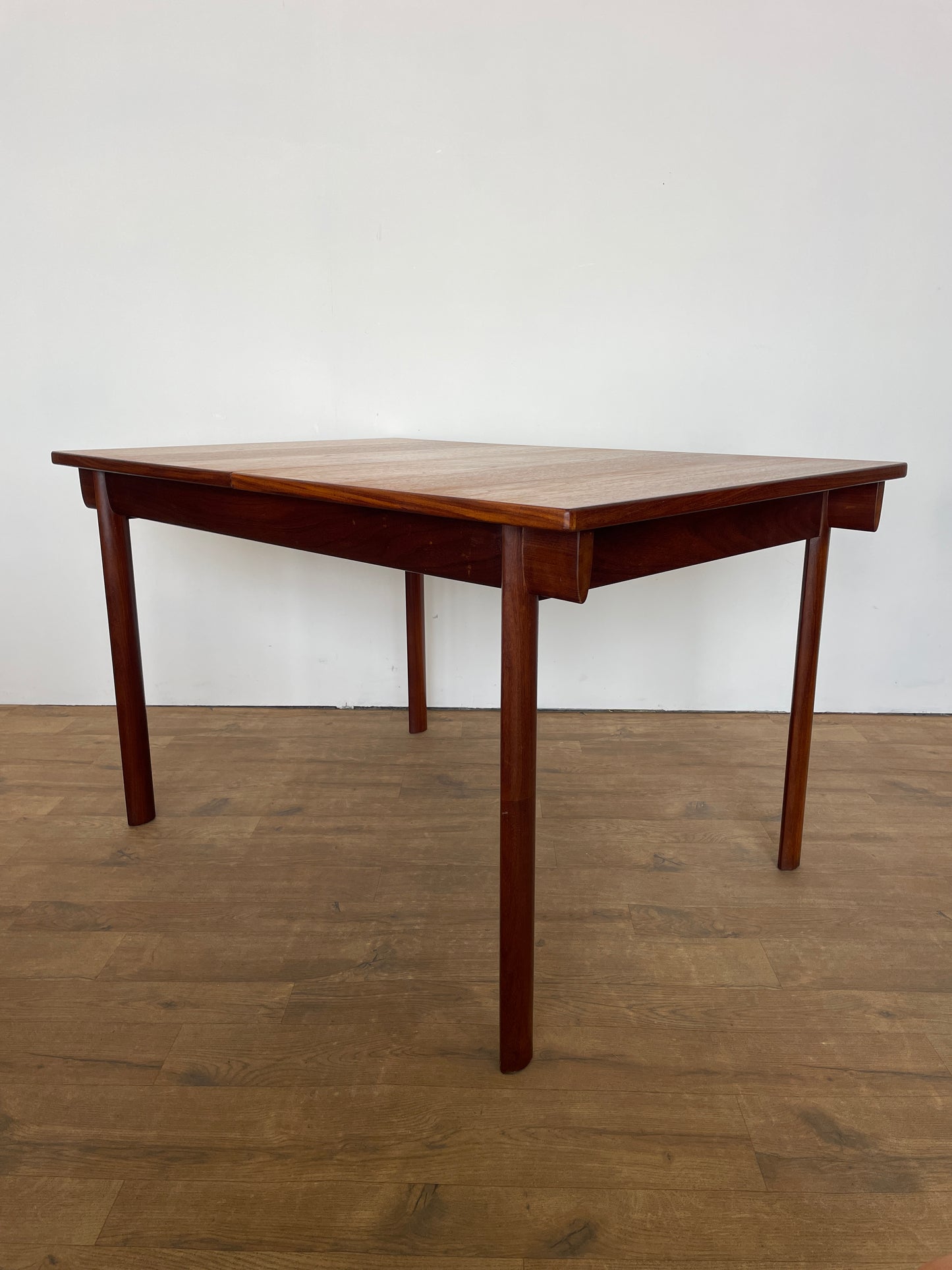 White & Newton Teak Extendable Dining Table & 6 Chairs – Mid-Century