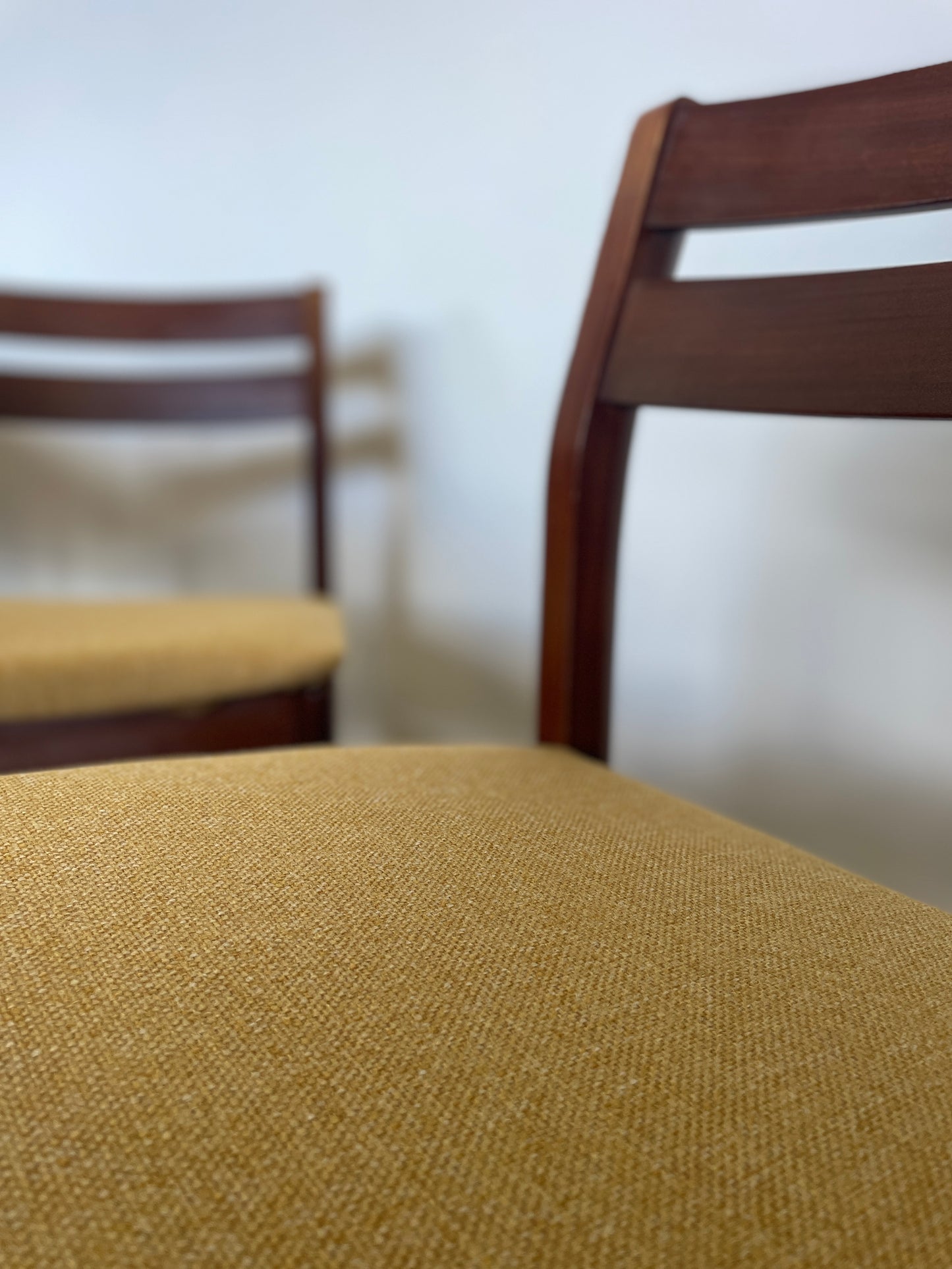 White & Newton Teak Extendable Dining Table & 6 Chairs – Mid-Century