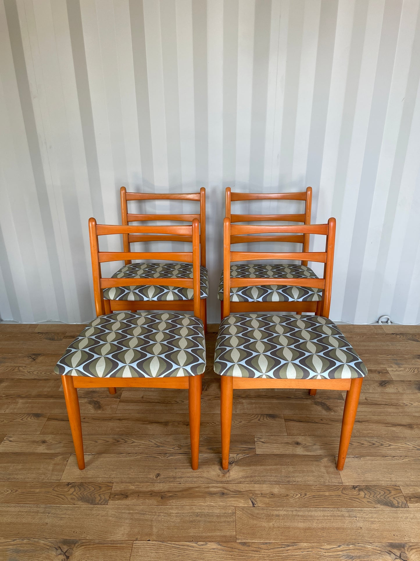 Set of 4 Schreiber Dining Chairs Re-Upholstered Mid-Century Vintage Retro