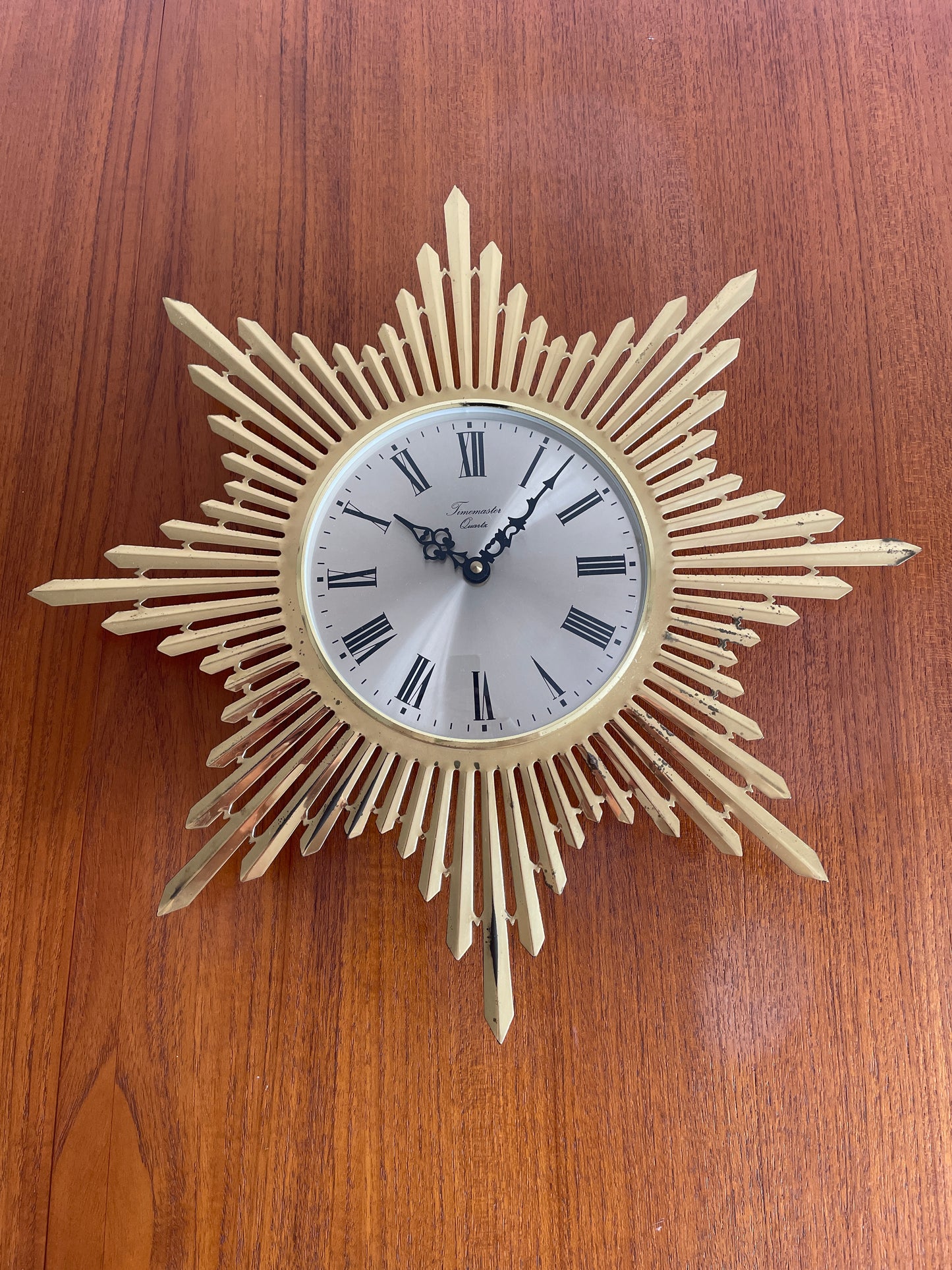 Vintage Mid-Century Gold Starburst Wall Clock by Timemaster Quartz – 45cm Atomic Sunburst Retro Wall Clock