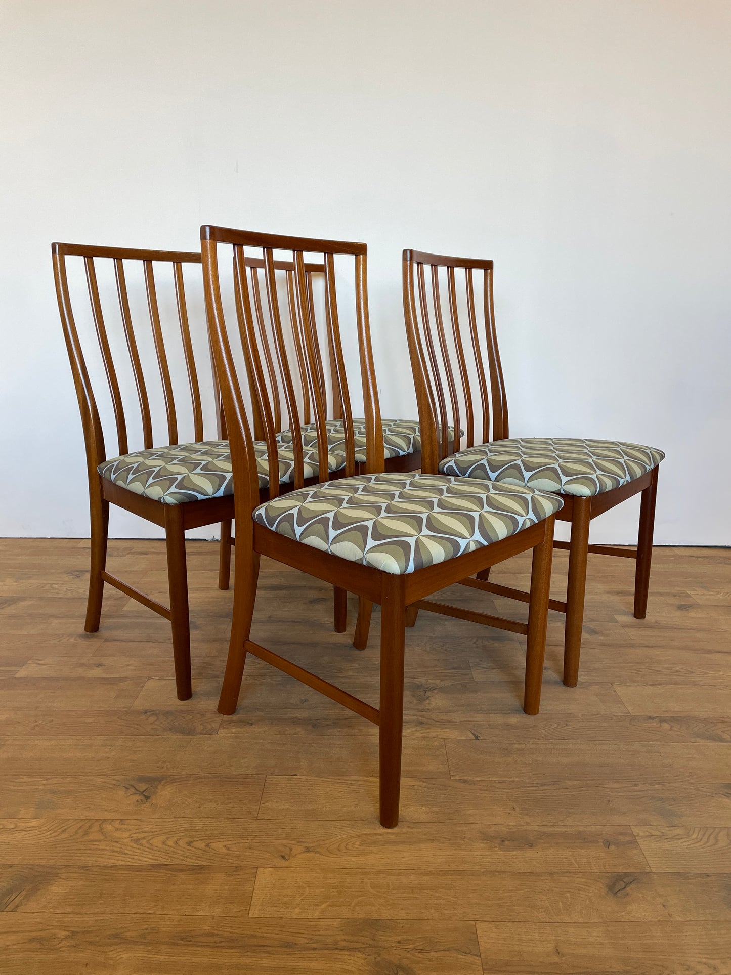 McIntosh Extending Dining Table & 4 Upholstered Chairs - Mid-Century / Vintage