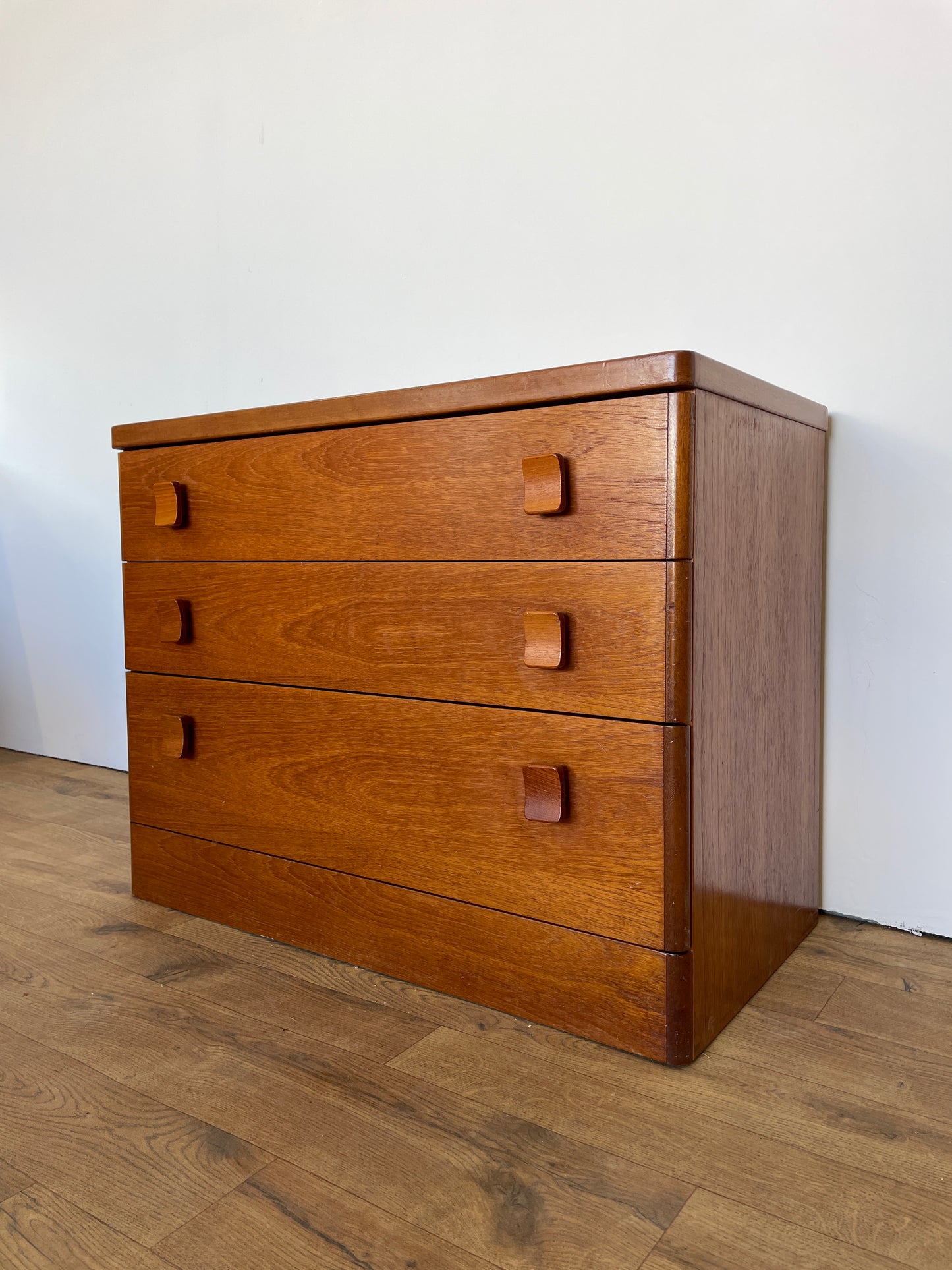 Stag Mid-Century Chest of Drawers - Teak - Bedroom