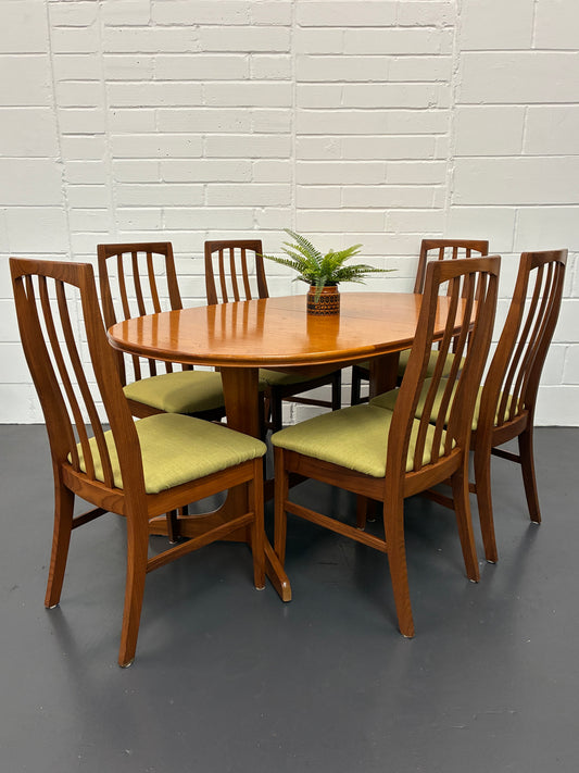 Vintage Mid-Century Teak Extending Dining Table & 6 Chairs by William Lawrence – British Design