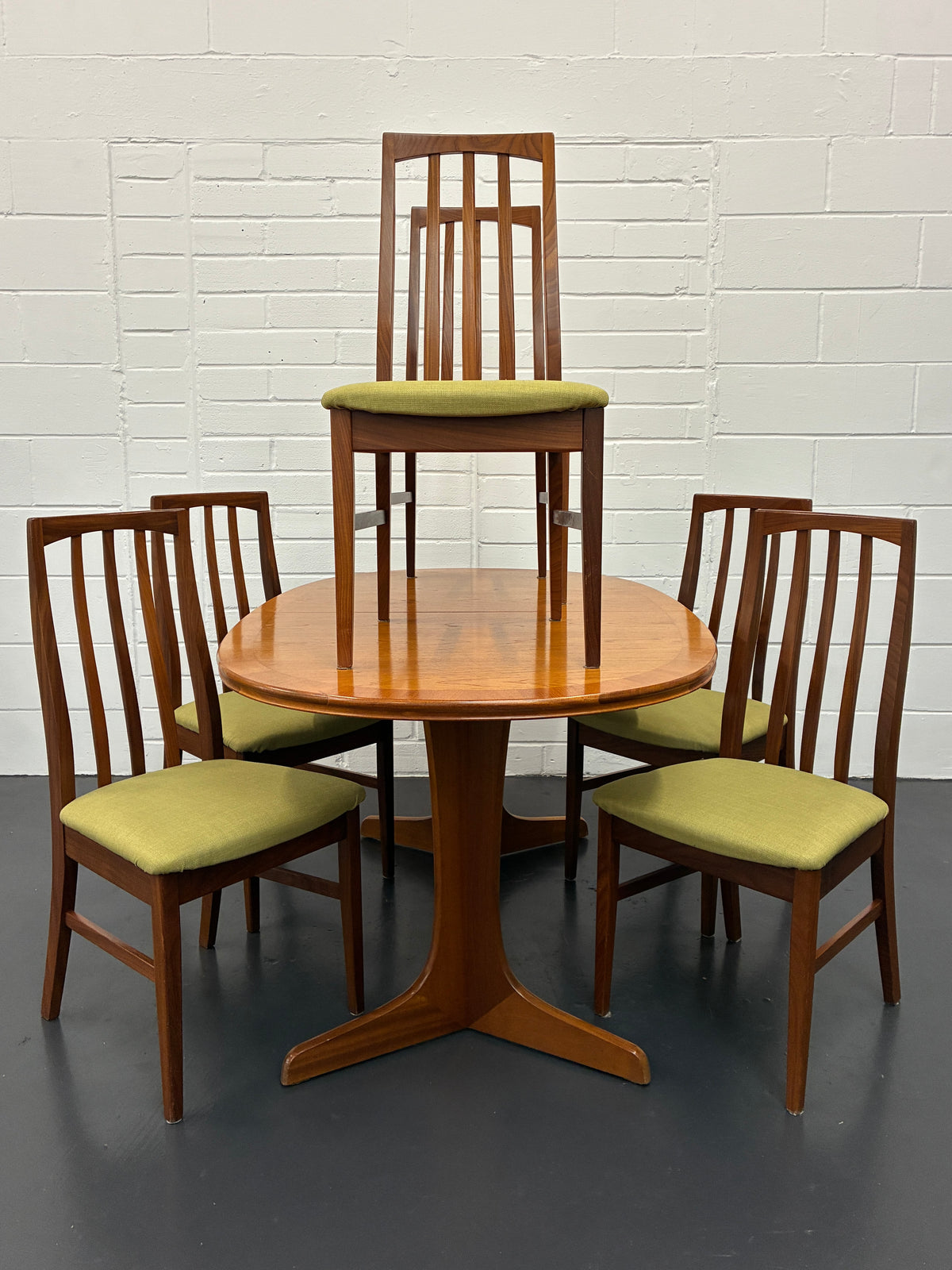 Vintage Mid-Century Teak Extending Dining Table & 6 Chairs by William Lawrence – British Design