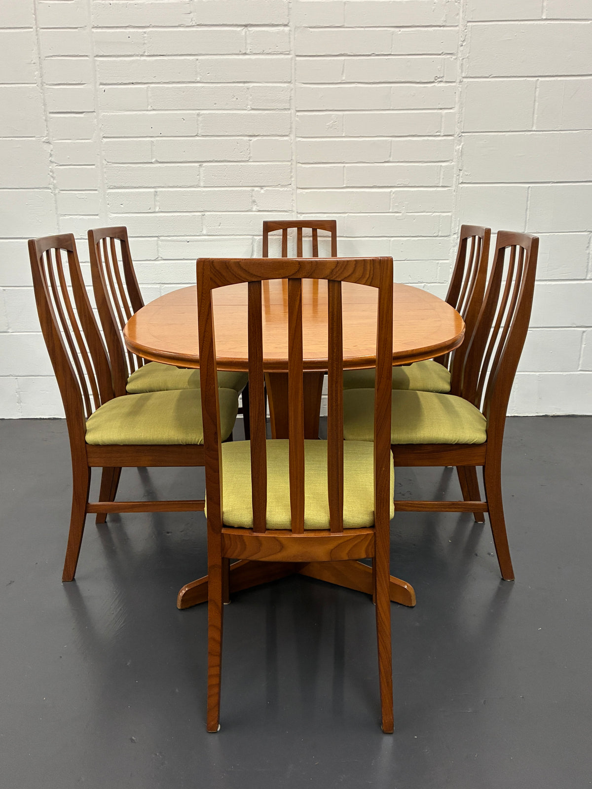 Vintage Mid-Century Teak Extending Dining Table & 6 Chairs by William Lawrence – British Design