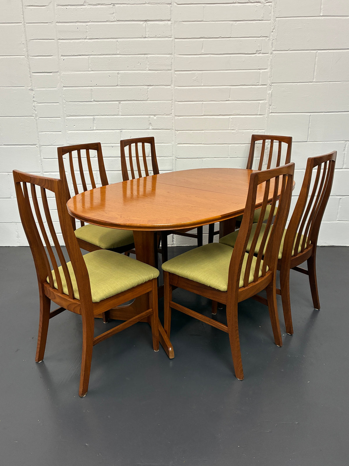 Vintage Mid-Century Teak Extending Dining Table & 6 Chairs by William Lawrence – British Design