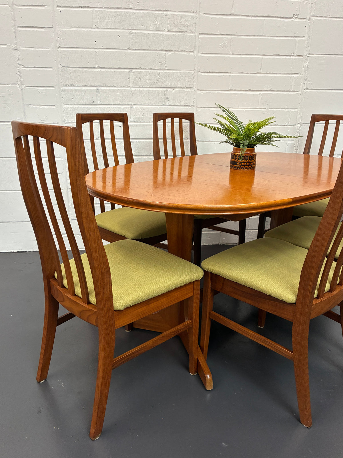 Vintage Mid-Century Teak Extending Dining Table & 6 Chairs by William Lawrence – British Design