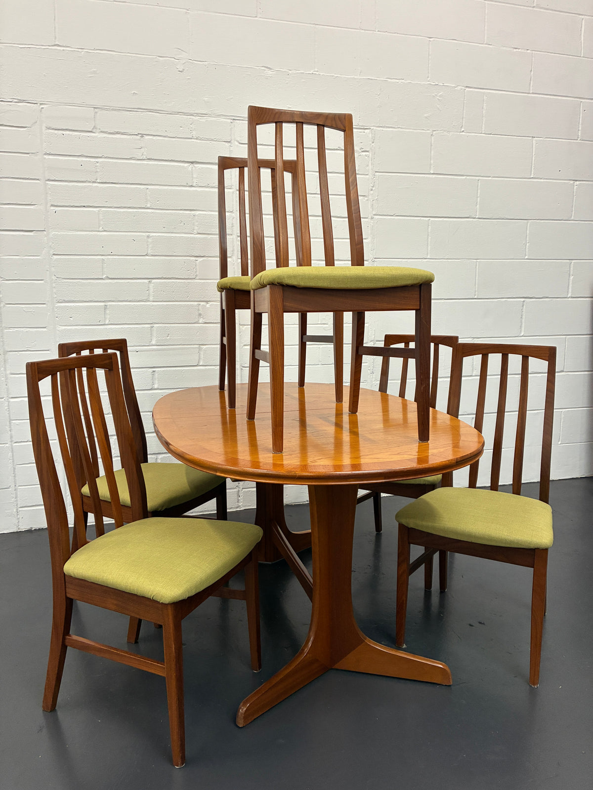 Vintage Mid-Century Teak Extending Dining Table & 6 Chairs by William Lawrence – British Design