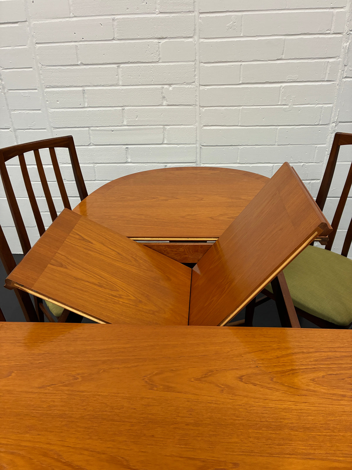 Vintage Mid-Century Teak Extending Dining Table & 6 Chairs by William Lawrence – British Design