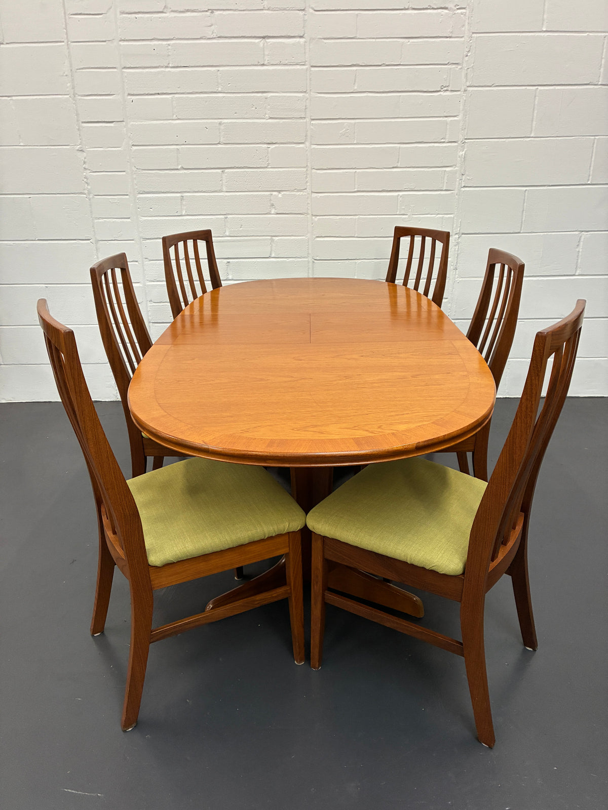 Vintage Mid-Century Teak Extending Dining Table & 6 Chairs by William Lawrence – British Design
