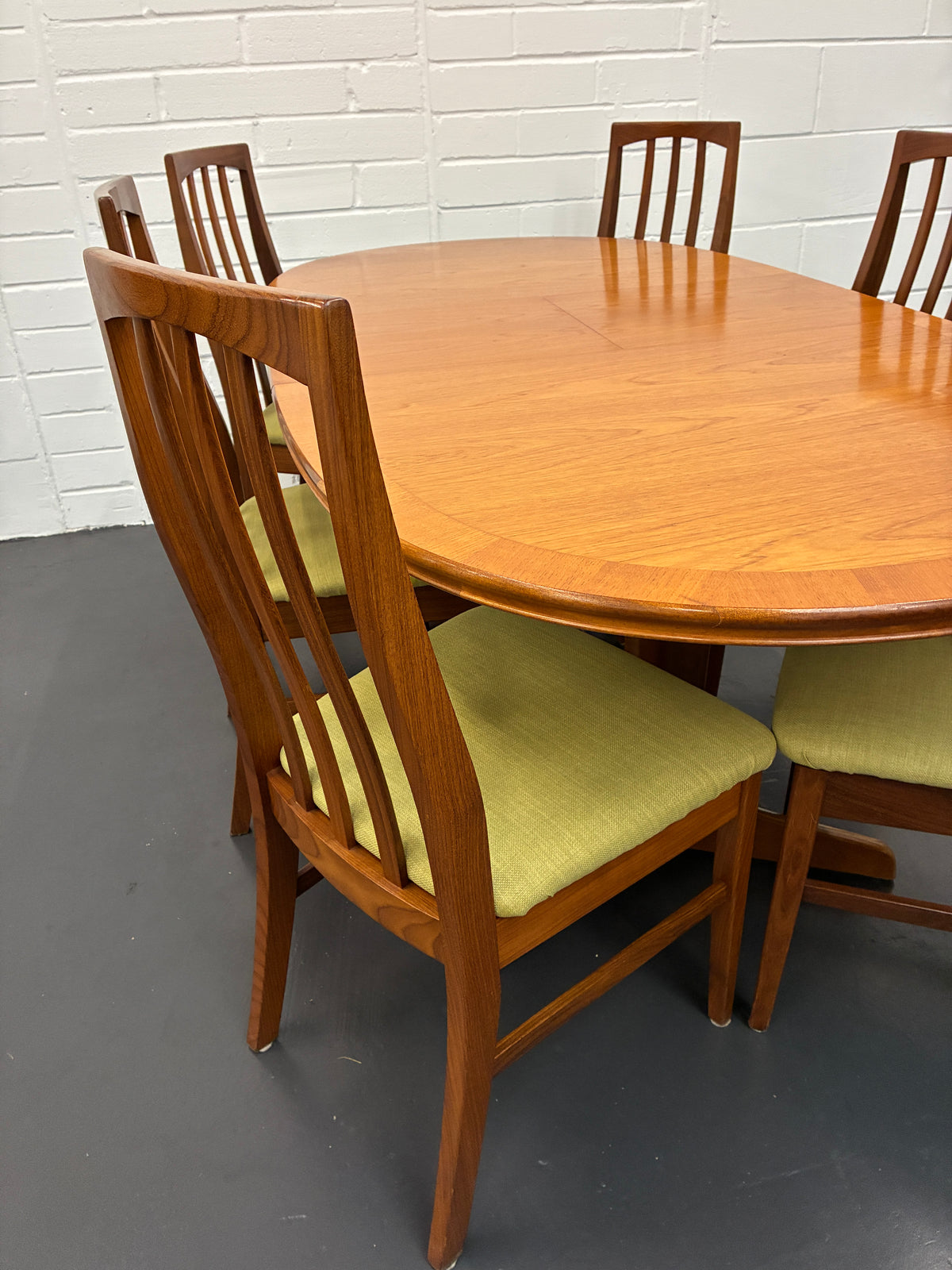 Vintage Mid-Century Teak Extending Dining Table & 6 Chairs by William Lawrence – British Design