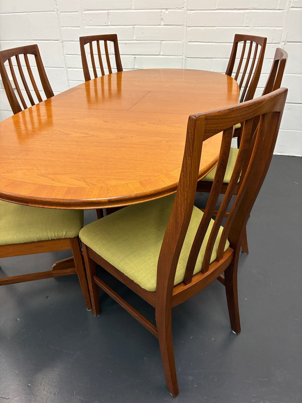 Vintage Mid-Century Teak Extending Dining Table & 6 Chairs by William Lawrence – British Design