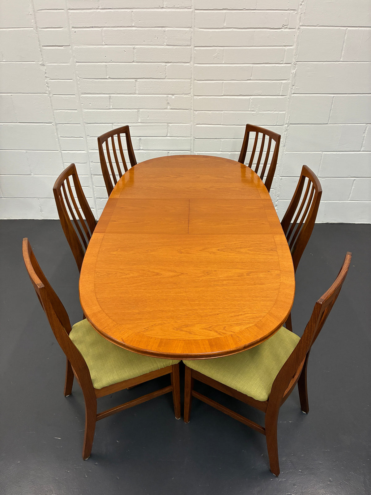Vintage Mid-Century Teak Extending Dining Table & 6 Chairs by William Lawrence – British Design
