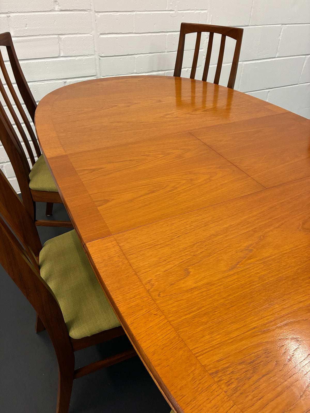 Vintage Mid-Century Teak Extending Dining Table & 6 Chairs by William Lawrence – British Design