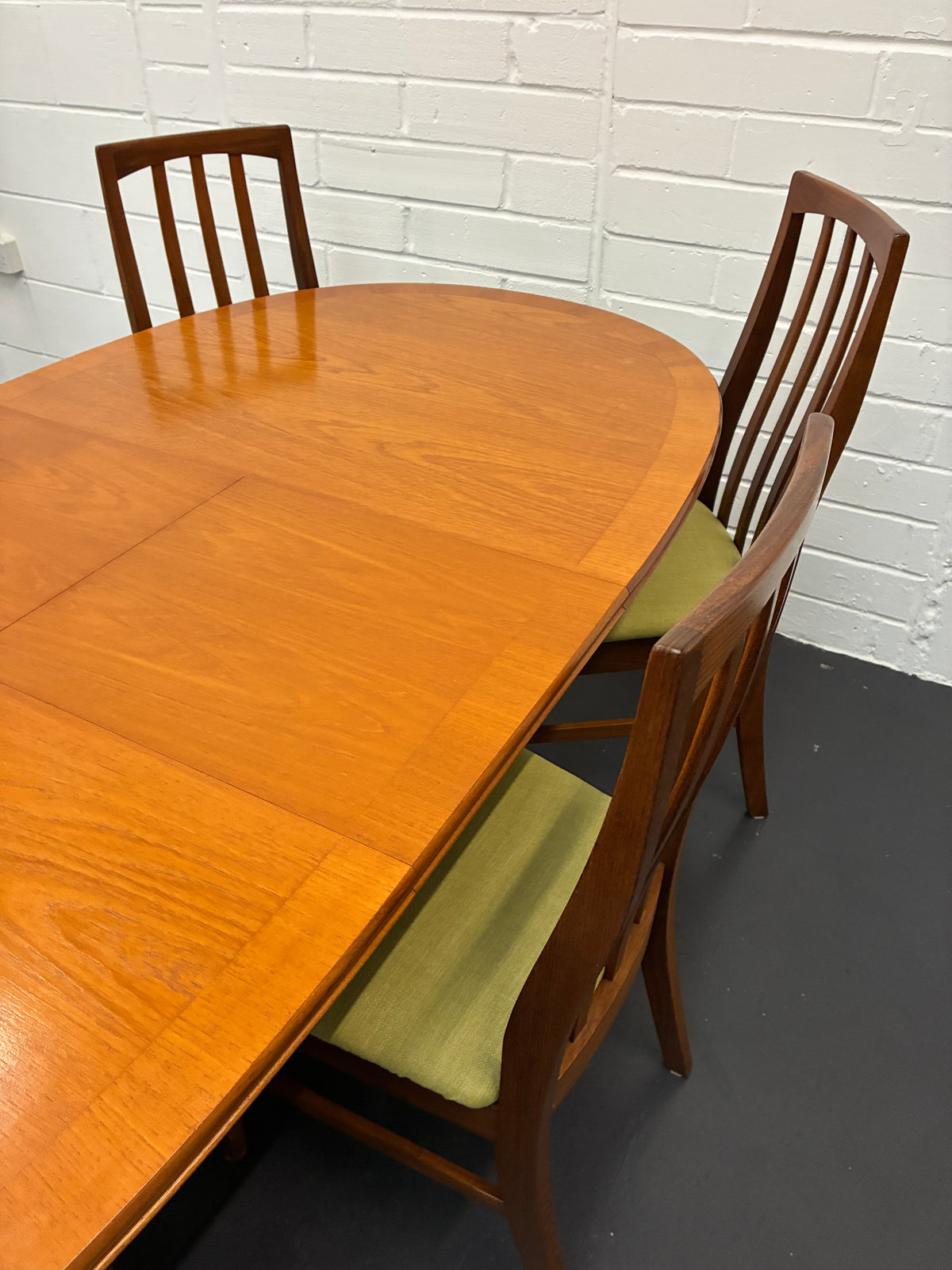 Vintage Mid-Century Teak Extending Dining Table & 6 Chairs by William Lawrence – British Design