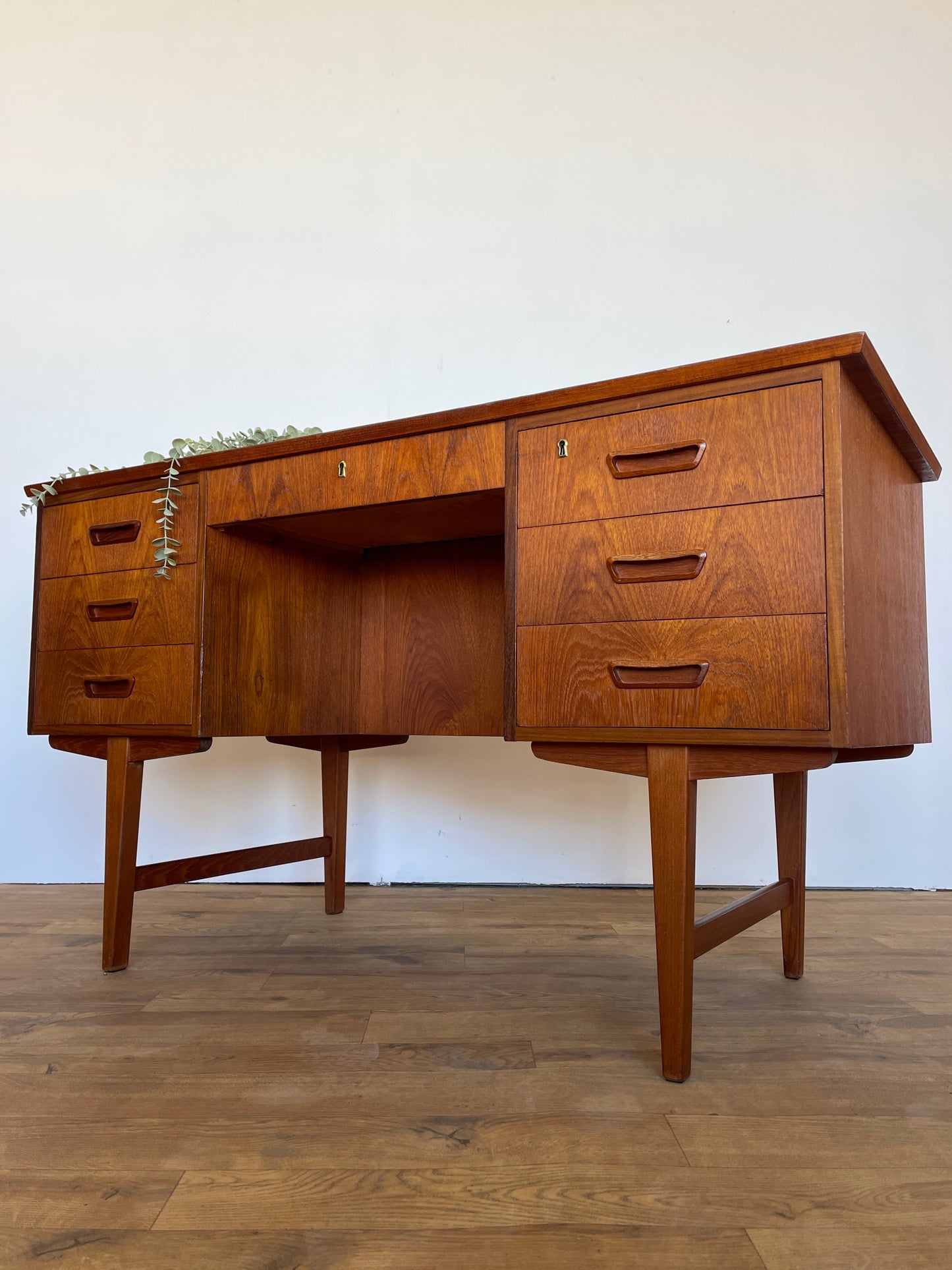 Vintage Danish Teak Desk – Mid Century Modern Office Furniture (1960s)