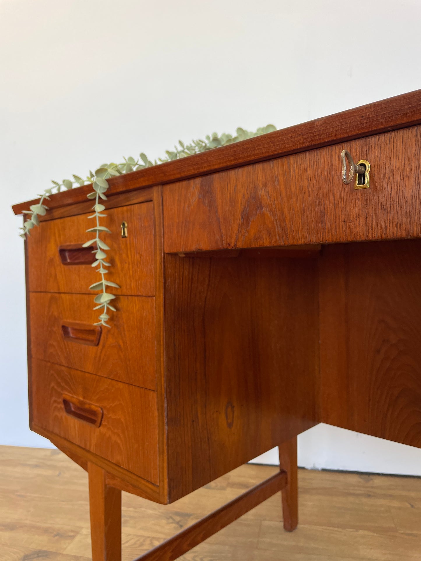 Vintage Danish Teak Desk – Mid Century Modern Office Furniture (1960s)