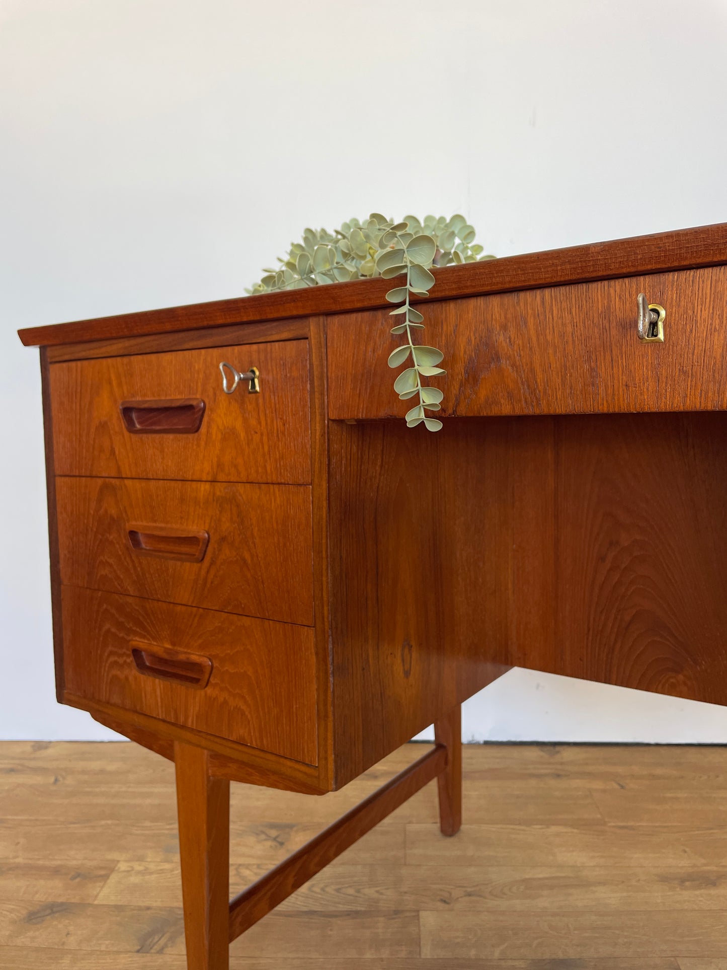 Vintage Danish Teak Desk – Mid Century Modern Office Furniture (1960s)