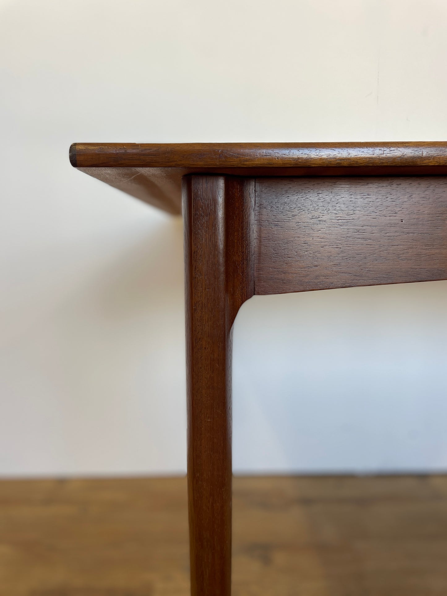 Vintage Mid-Century Teak Extending Dining Table with 6 Chairs – Bath Cabinet Makers (1960s)