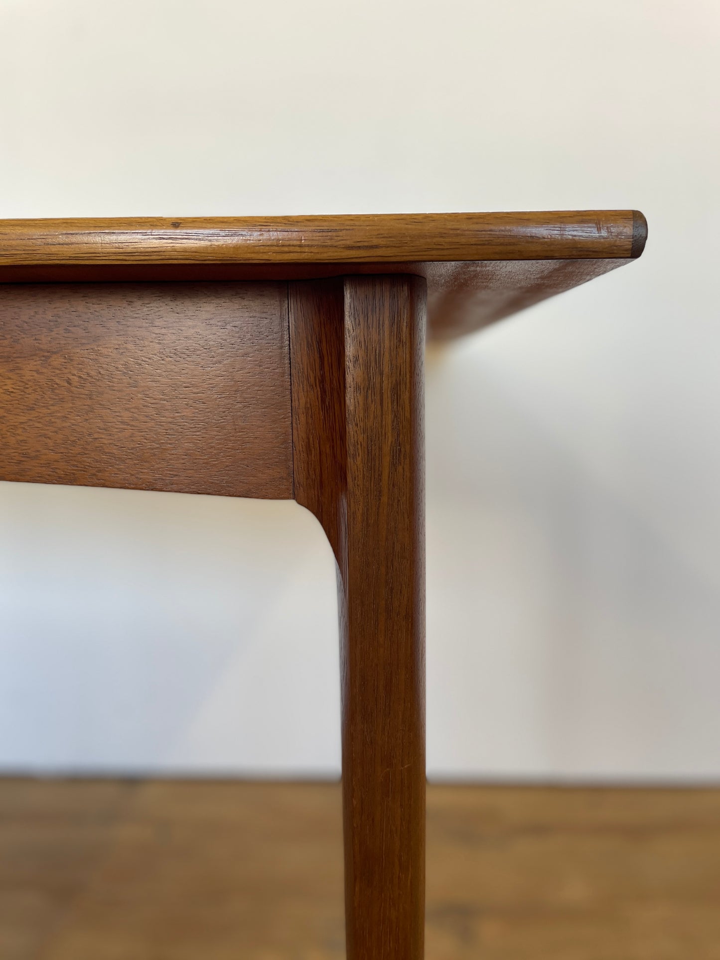 Vintage Mid-Century Teak Extending Dining Table with 6 Chairs – Bath Cabinet Makers (1960s)