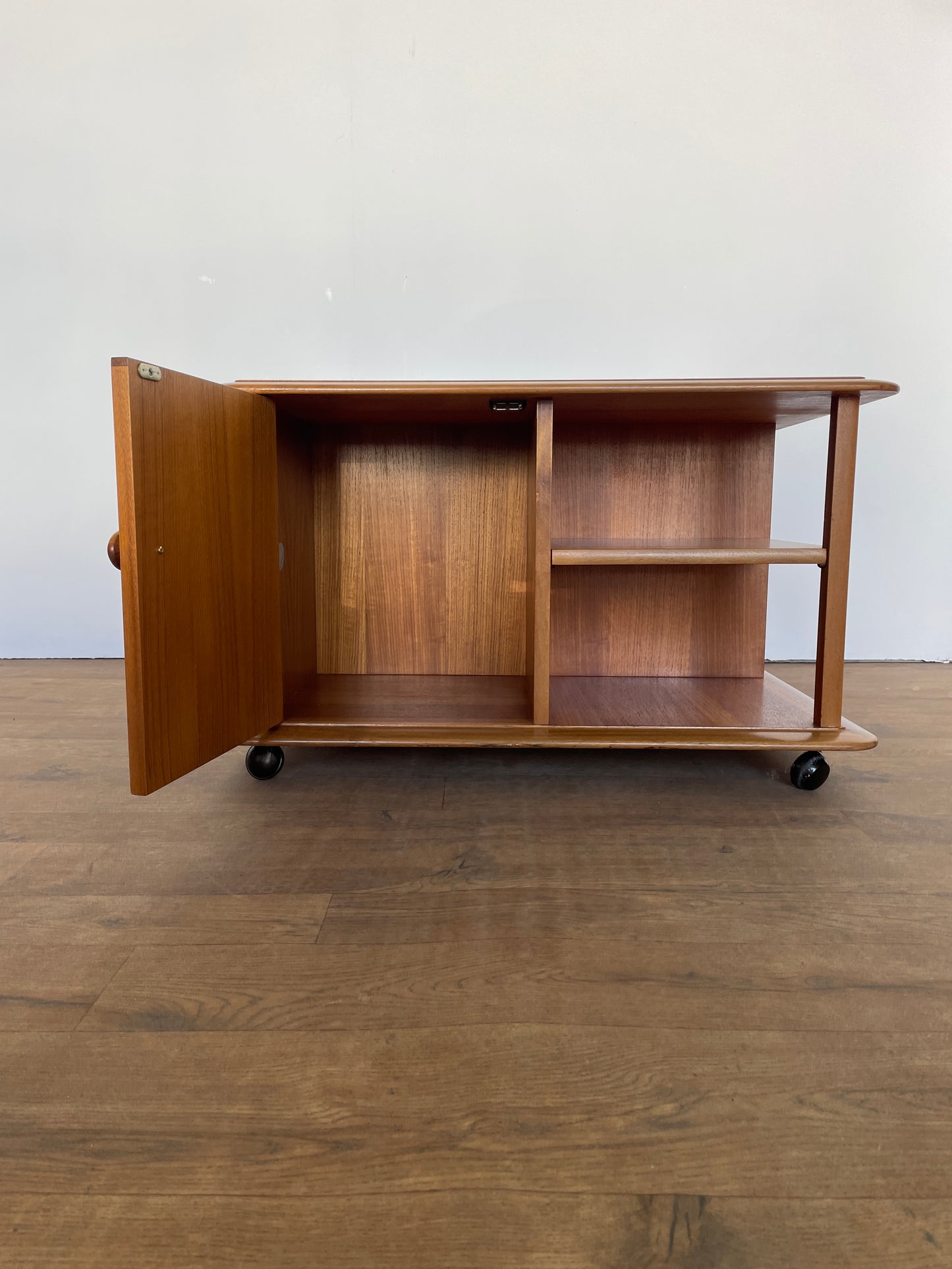 Nathan Pandora Vintage Teak Coffee Table – Mid-Century Modern Storage Table