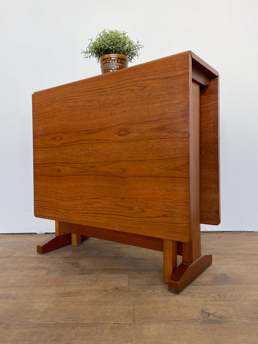 Mid-Century Teak Drop Leaf Dining Table – Vintage Scandinavian Style