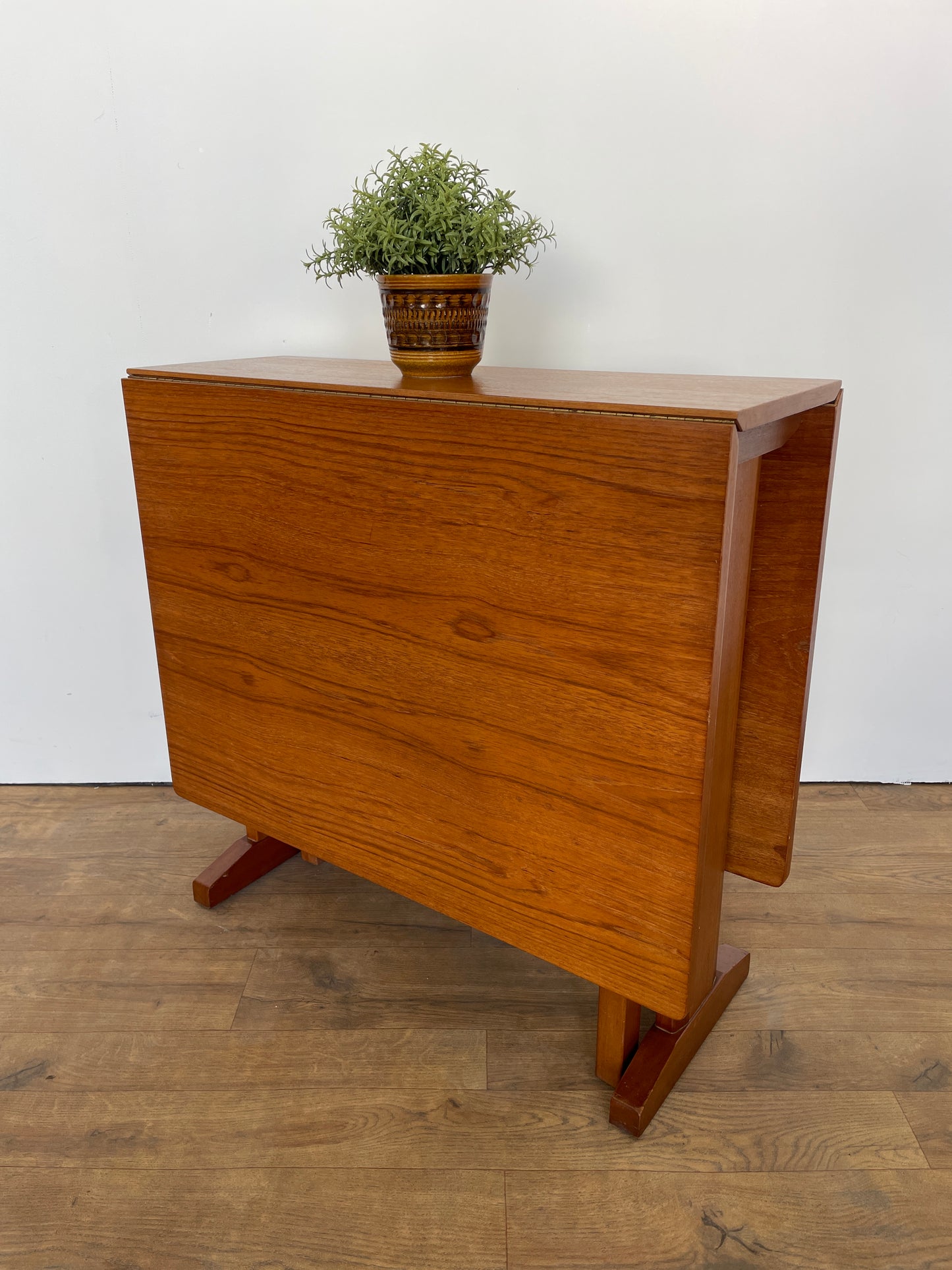 Mid-Century Teak Drop Leaf Dining Table – Vintage Scandinavian Style