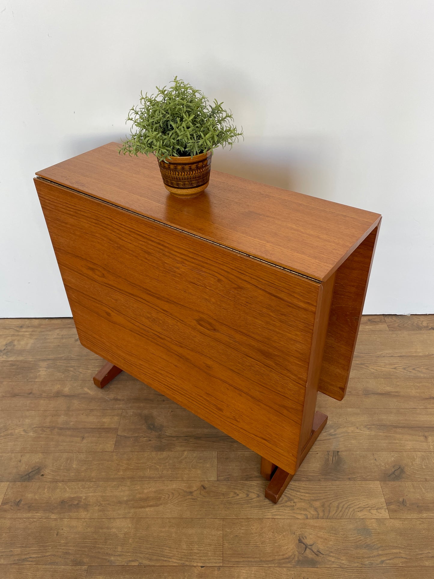 Mid-Century Teak Drop Leaf Dining Table – Vintage Scandinavian Style