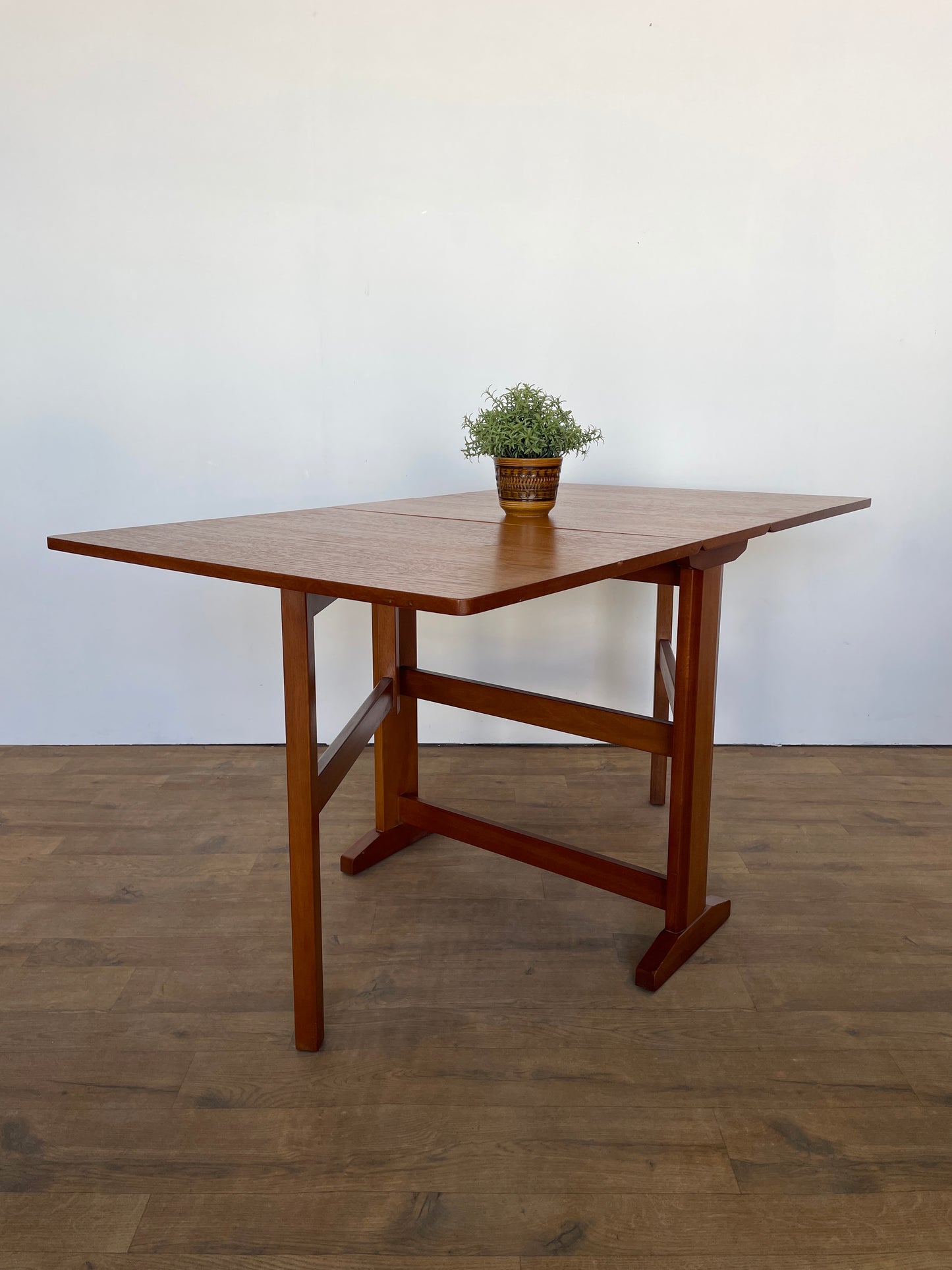 Mid-Century Teak Drop Leaf Dining Table – Vintage Scandinavian Style
