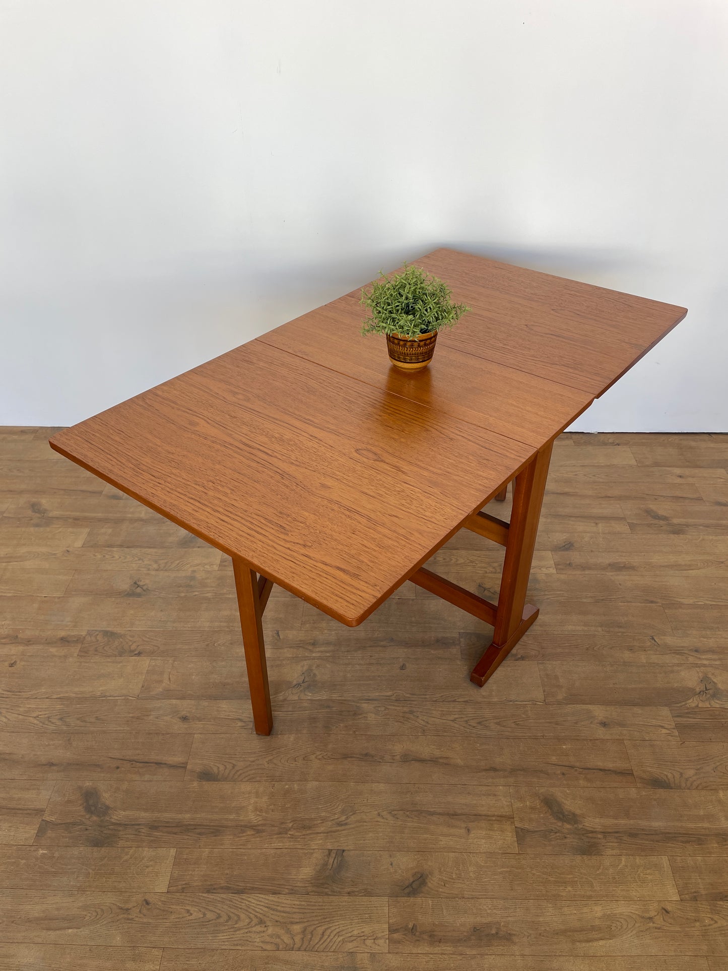 Mid-Century Teak Drop Leaf Dining Table – Vintage Scandinavian Style
