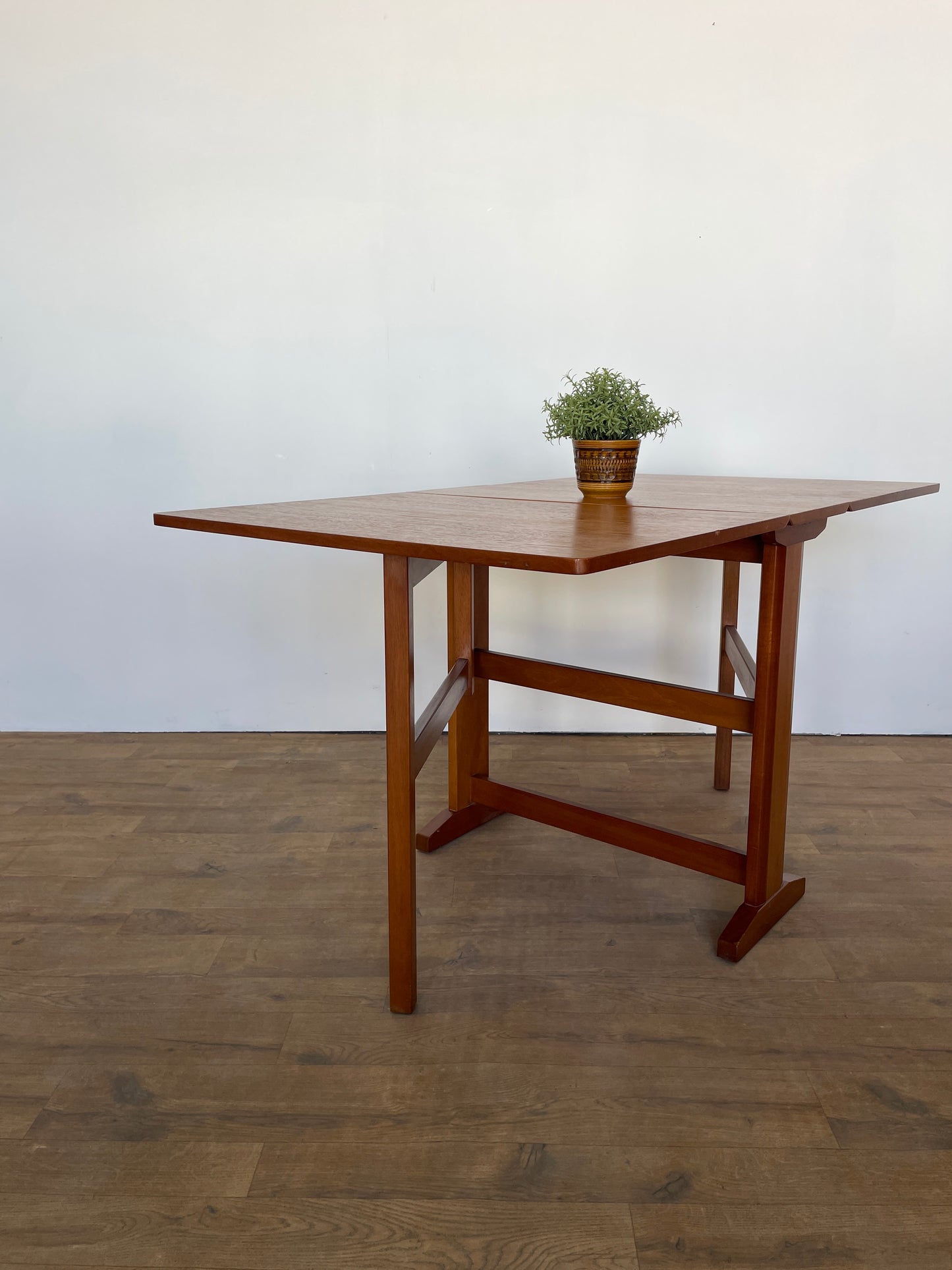 Mid-Century Teak Drop Leaf Dining Table – Vintage Scandinavian Style