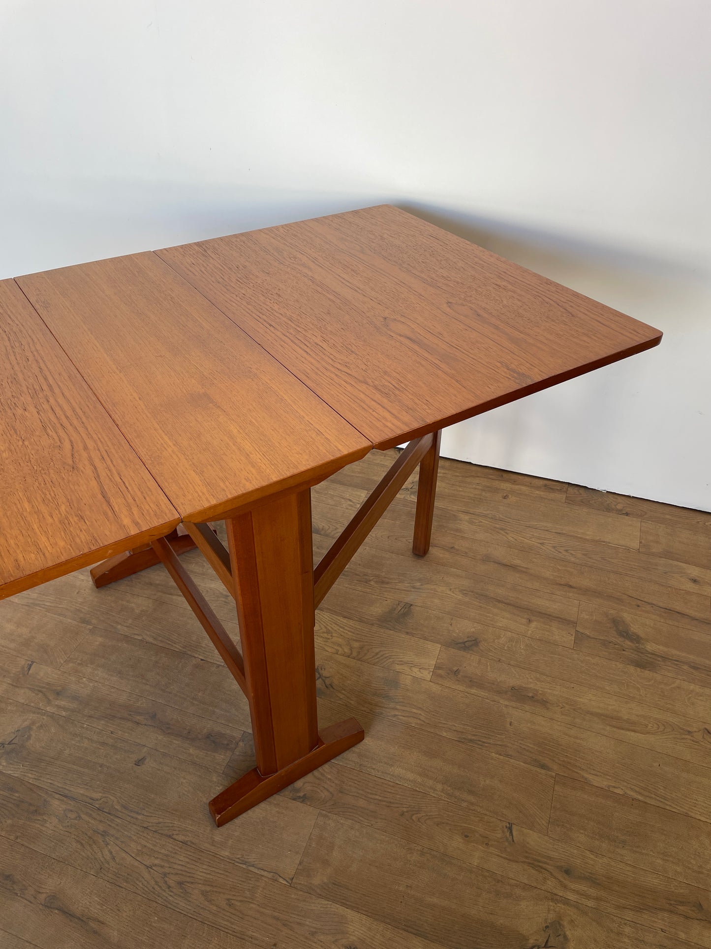 Mid-Century Teak Drop Leaf Dining Table – Vintage Scandinavian Style