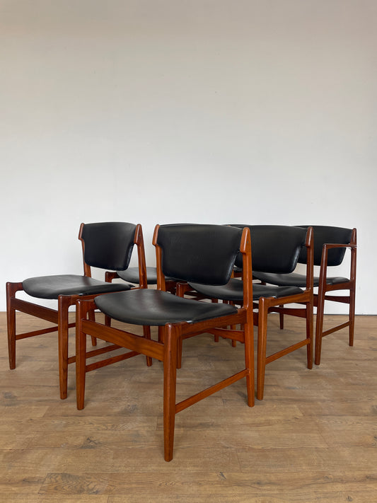 Set of 6 Vintage Kofod Larsen G Plan Dining Chairs – 2 Carvers – Teak & Black Vinyl