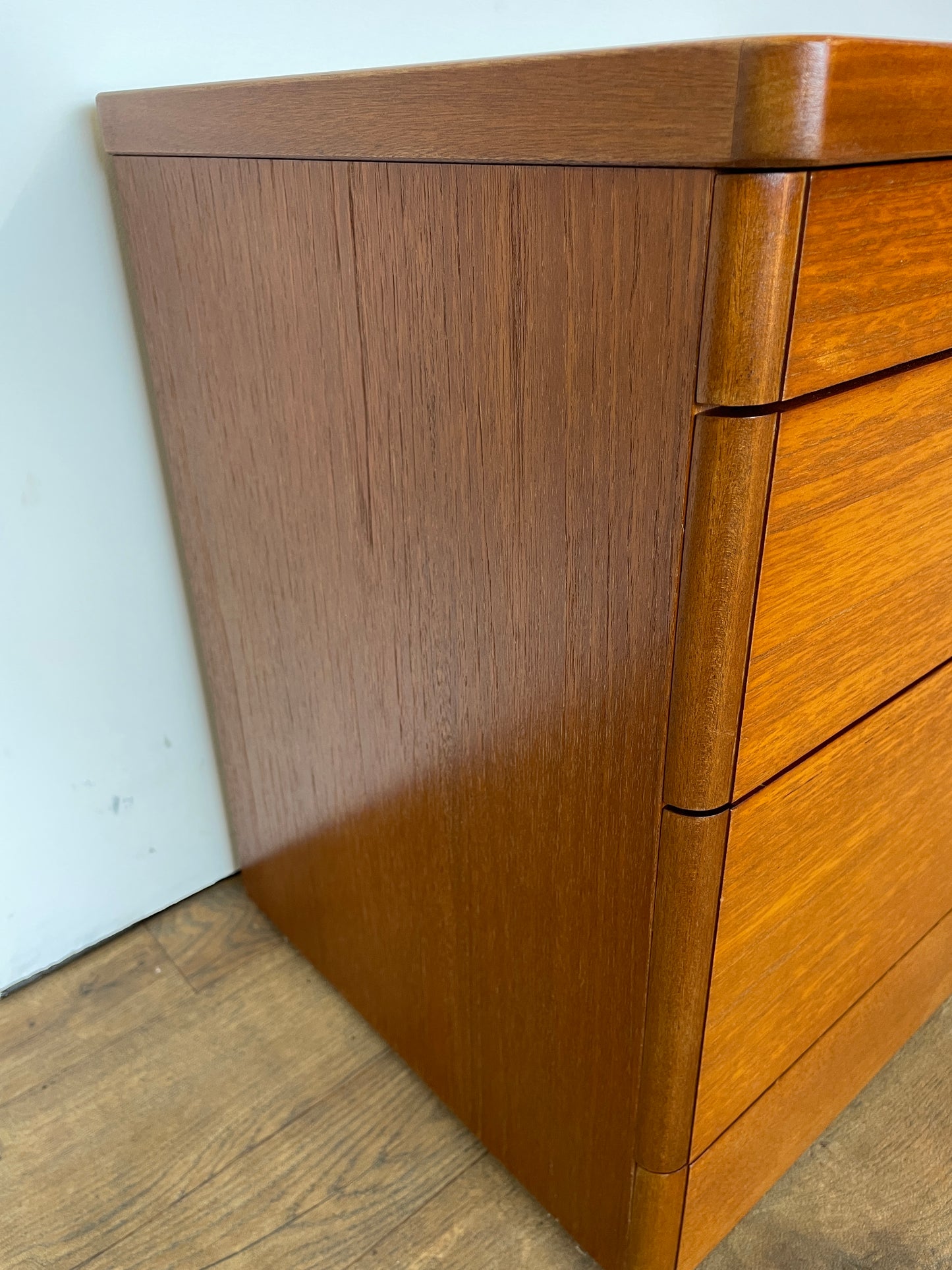 Mid-Century Stag Bedside Cabinet – Vintage Teak Nightstand