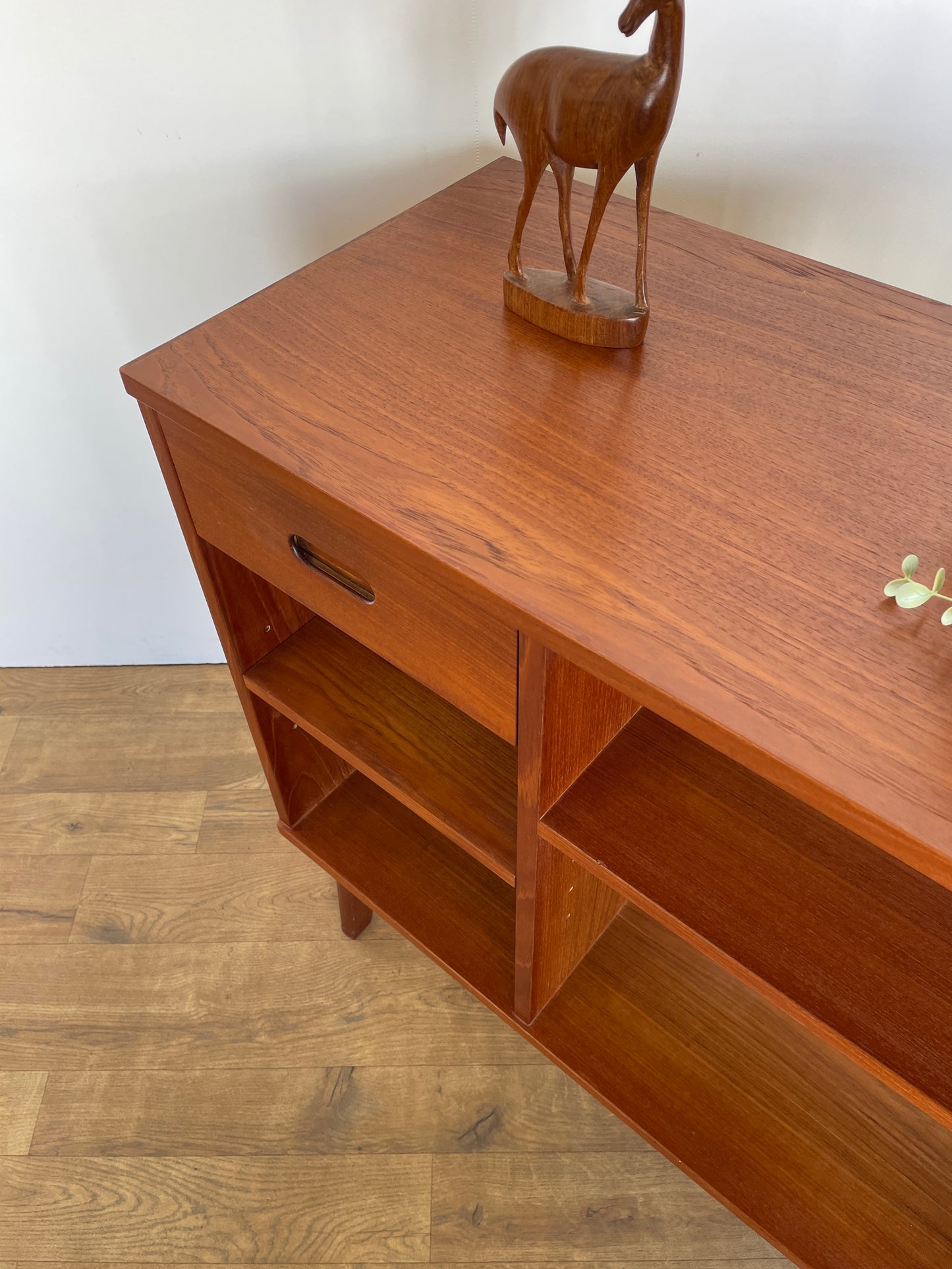Mid-Century Danish Style Teak Veneer Shelf Unit / TV Stand – Retro Storage Furniture